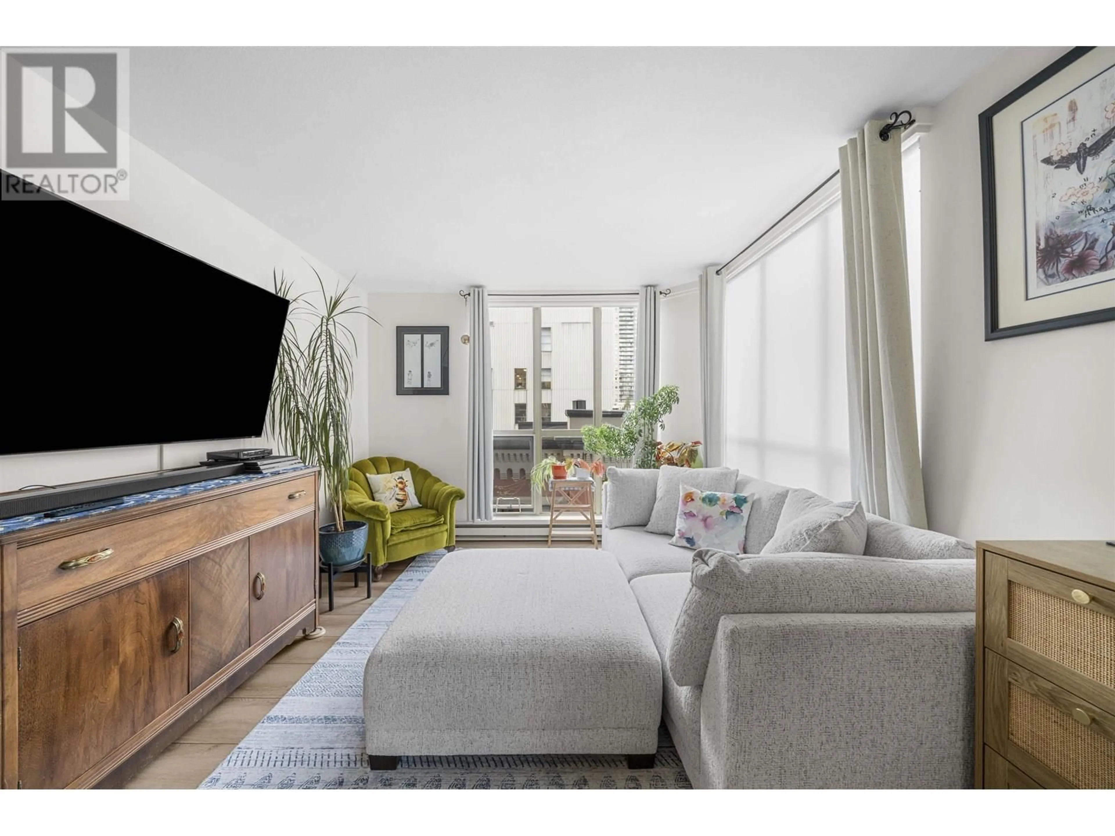 Living room with furniture, unknown for 506 - 680 CLARKSON STREET, New Westminster British Columbia V3M6X9