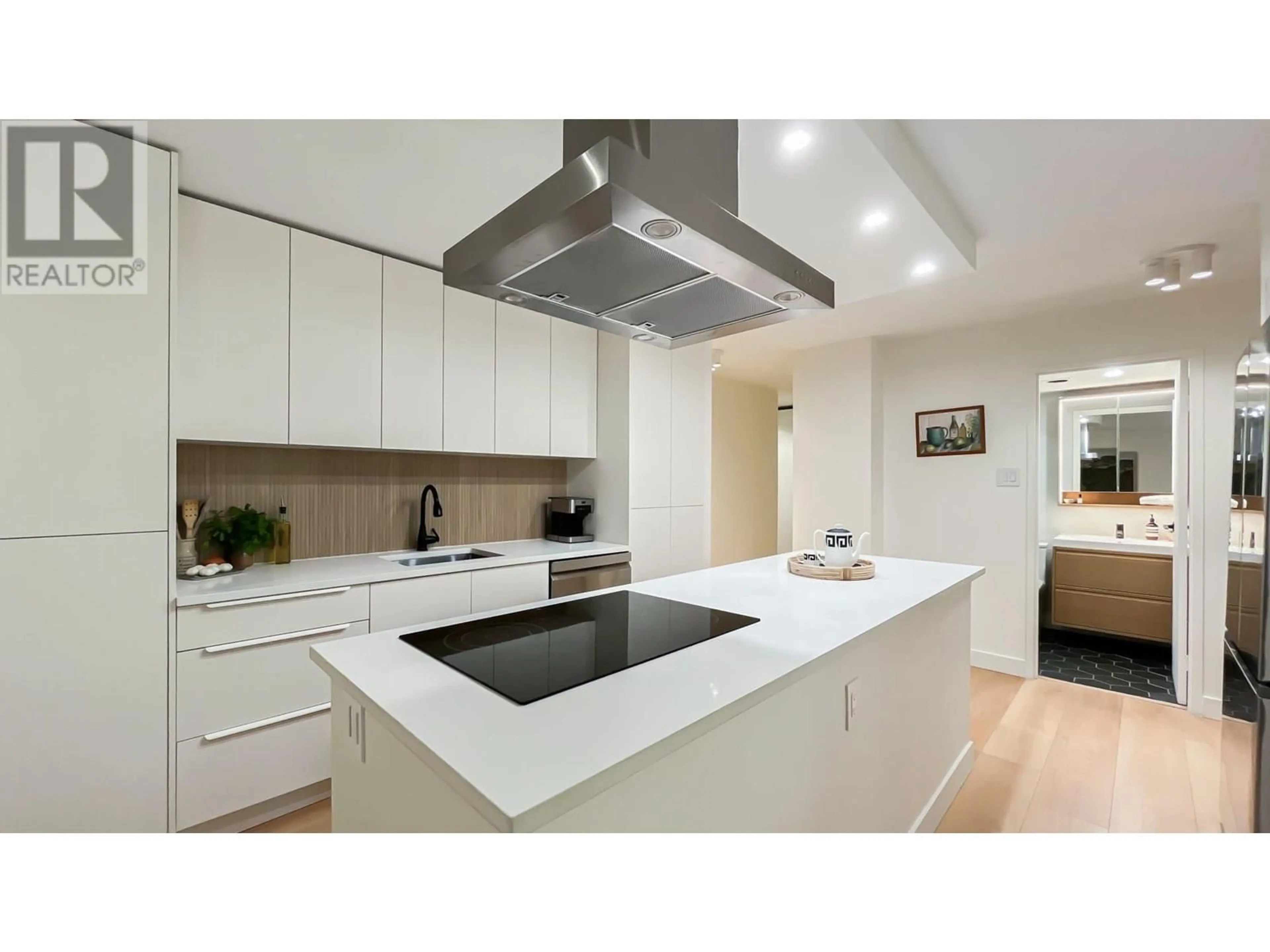 Contemporary kitchen, unknown for 102 - 2016 FULLERTON AVENUE, North Vancouver British Columbia V7P3E6