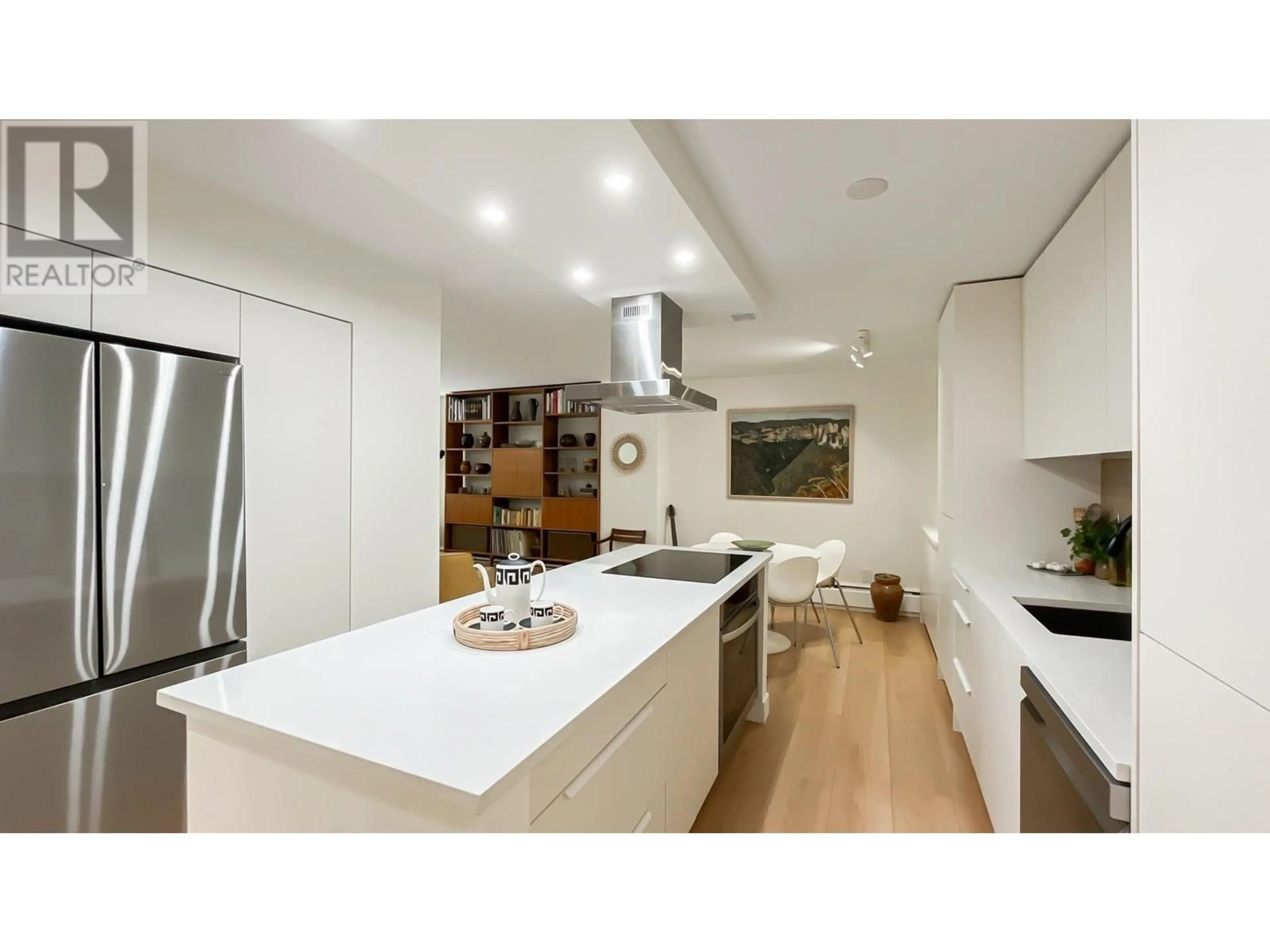 Contemporary kitchen, unknown for 102 - 2016 FULLERTON AVENUE, North Vancouver British Columbia V7P3E6
