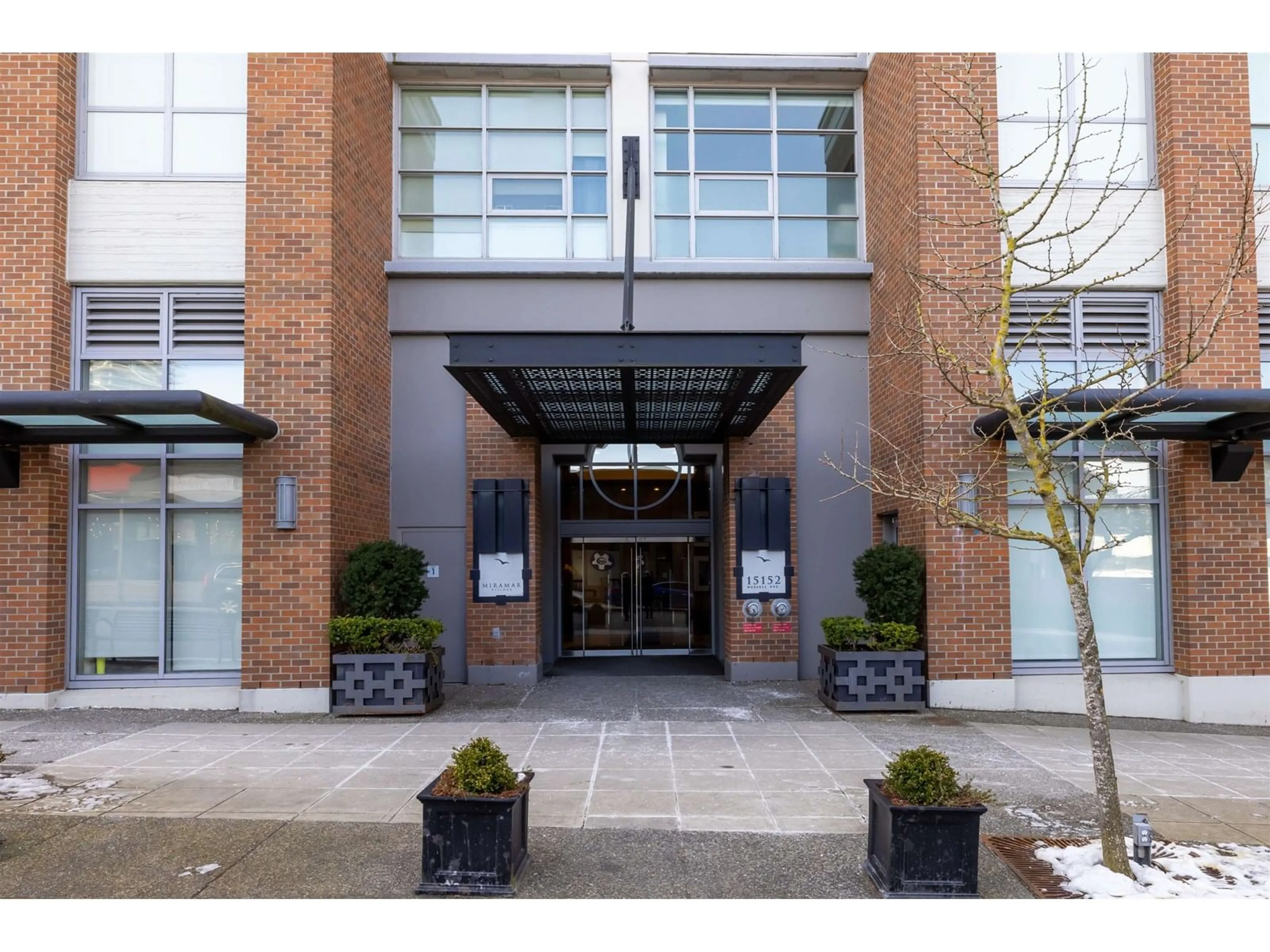 Indoor foyer for 204 - 15152 RUSSELL, White Rock British Columbia V4B0A3