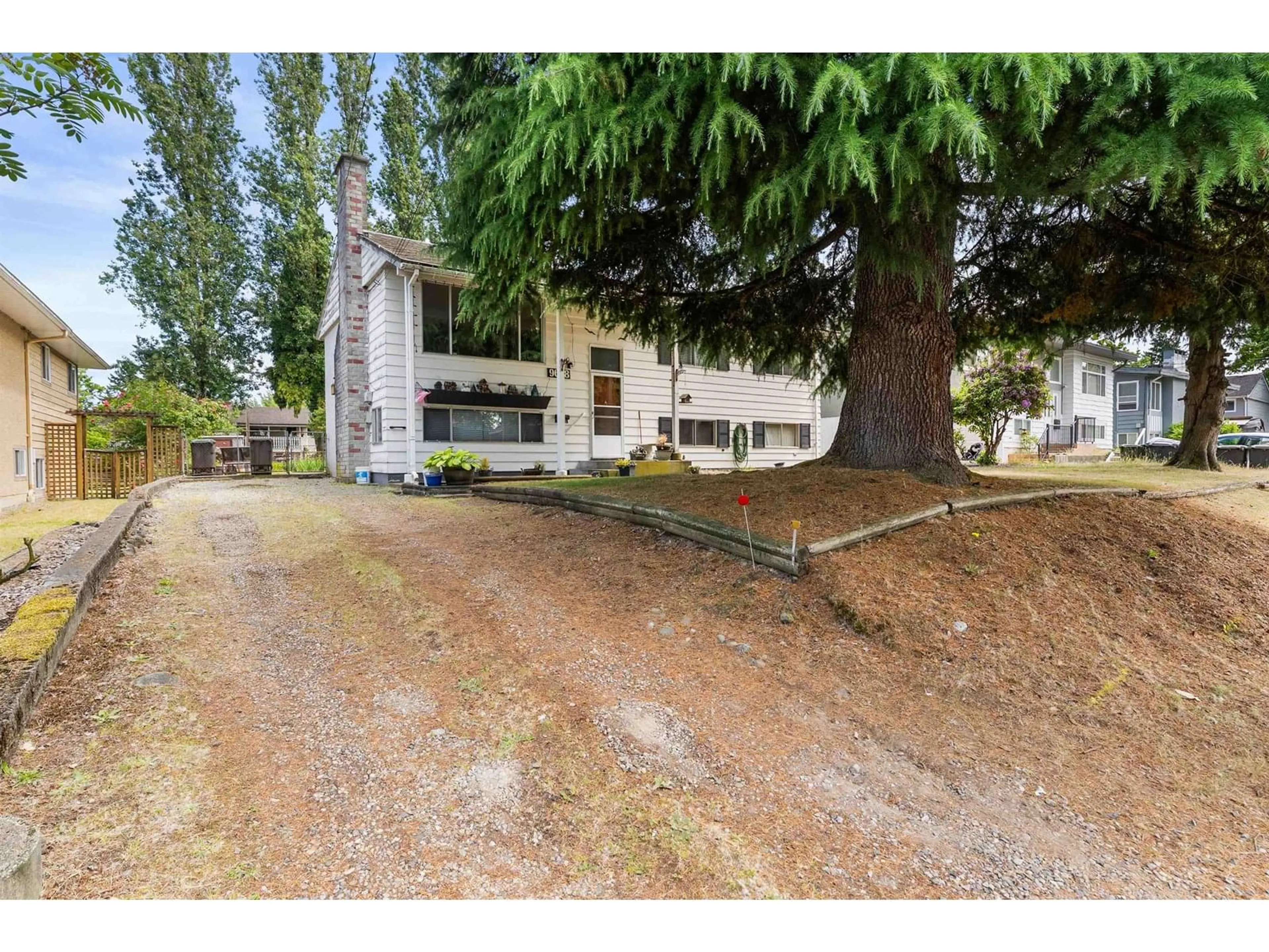 A pic from outside/outdoor area/front of a property/back of a property/a pic from drone, street for 9668 124A, Surrey British Columbia V3V4W1