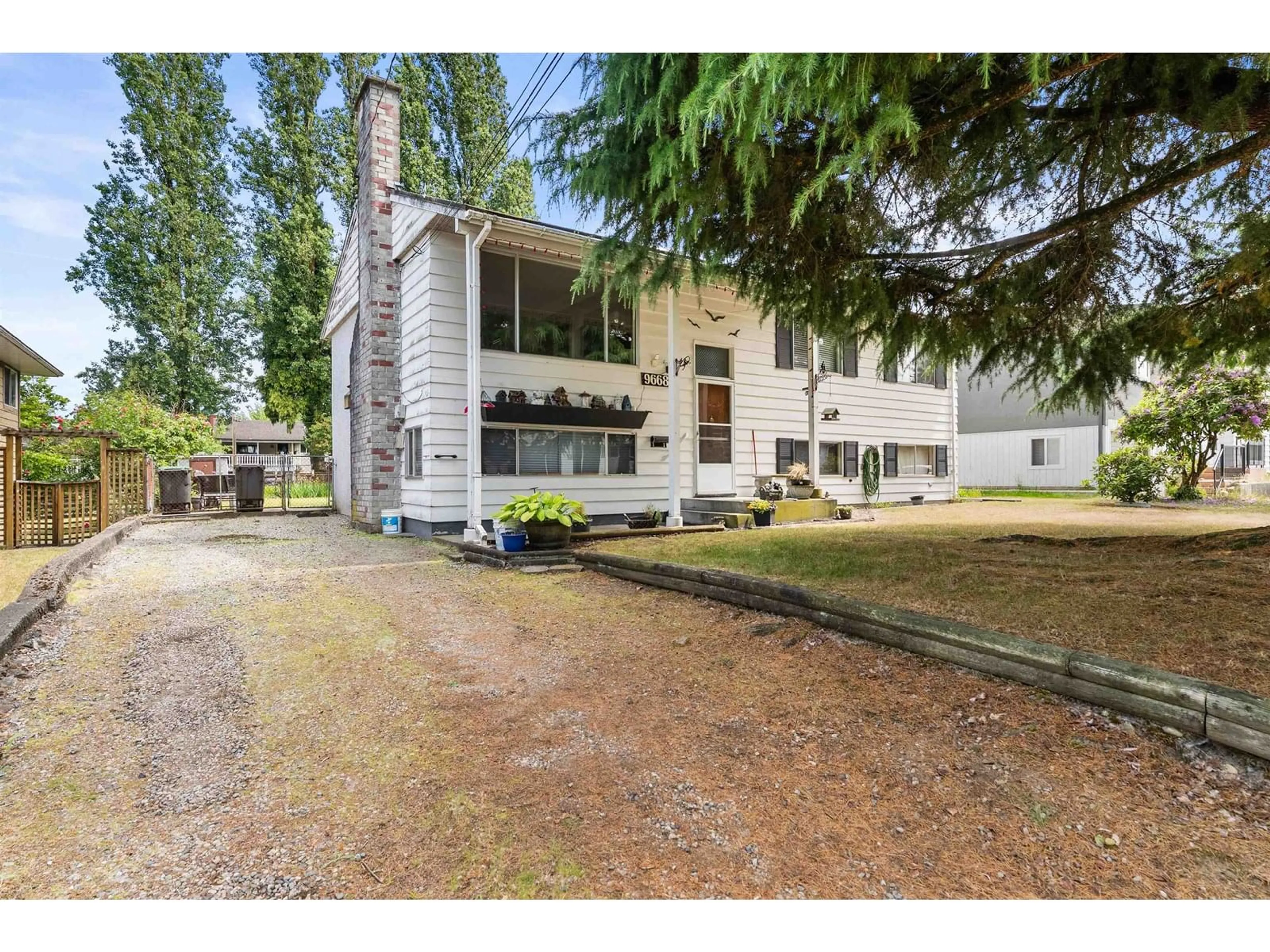 A pic from outside/outdoor area/front of a property/back of a property/a pic from drone, unknown for 9668 124A, Surrey British Columbia V3V4W1