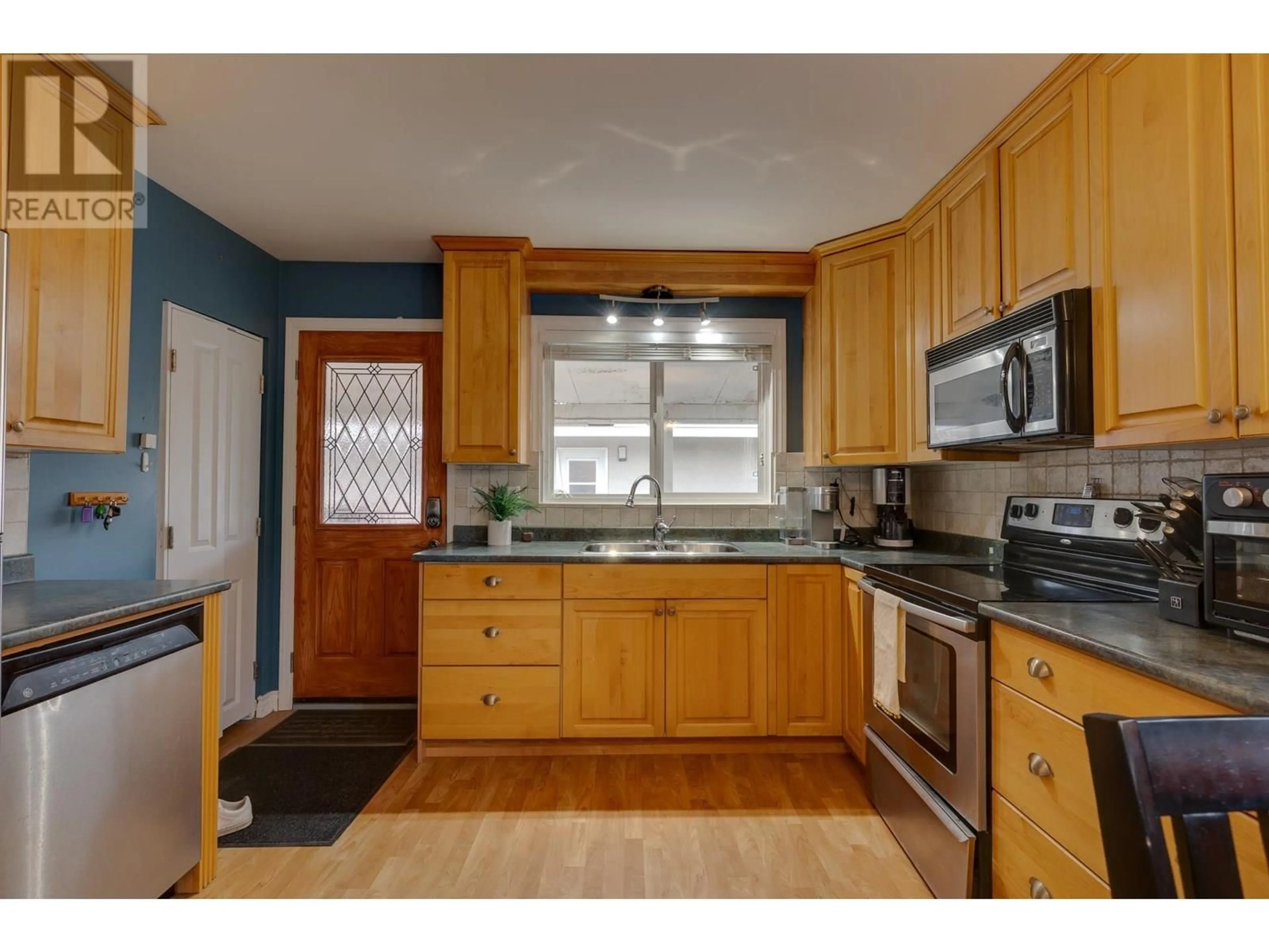 Standard kitchen, unknown for 1302 PARSNIP CRESCENT, Prince George British Columbia V2M4C4