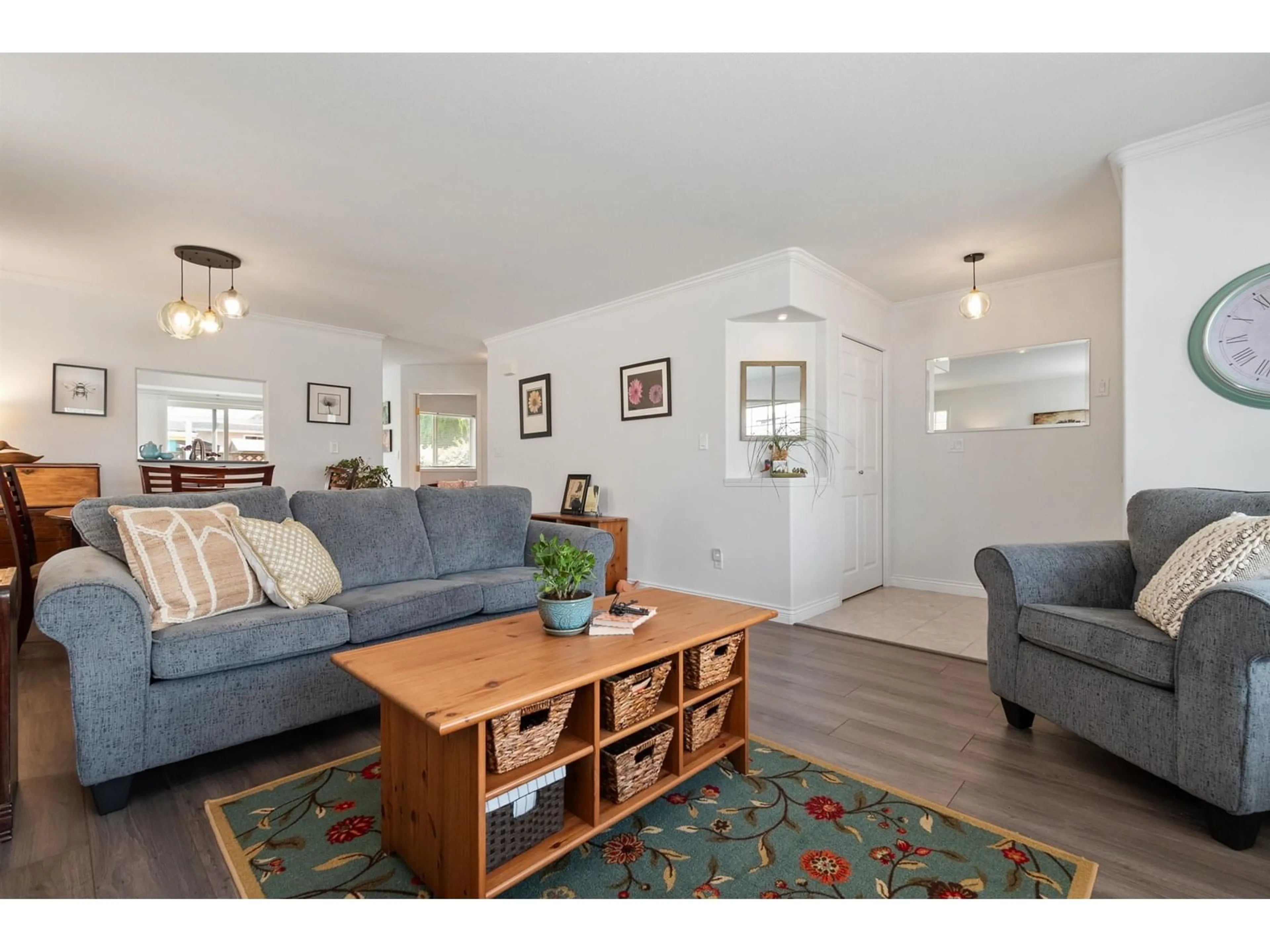 Living room with furniture, wood/laminate floor for 9 - 9420 WOODBINE STREET, Chilliwack British Columbia V2P5S4