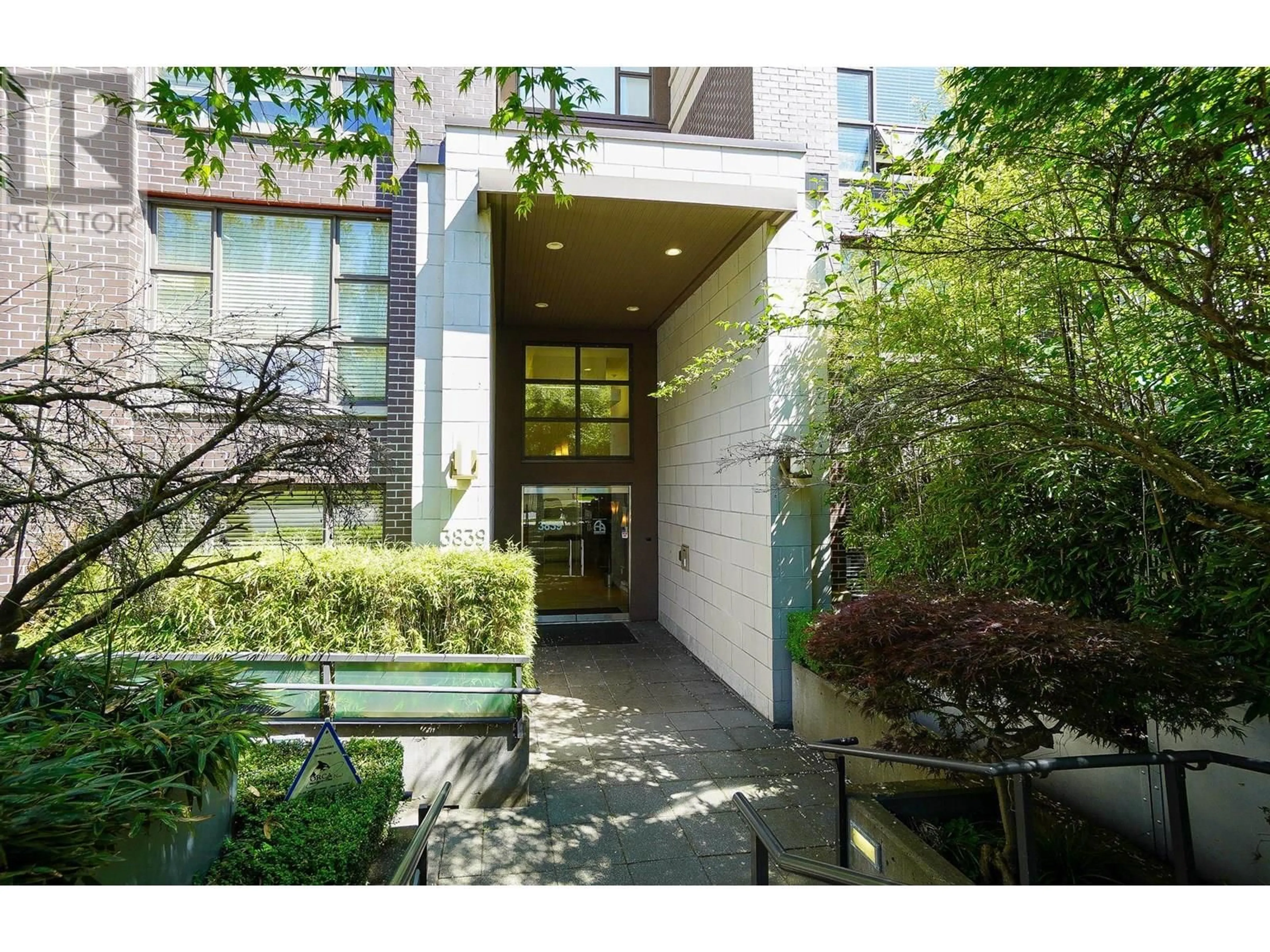 Indoor foyer for 206 - 3839 4TH AVENUE, Vancouver British Columbia V6R1P8