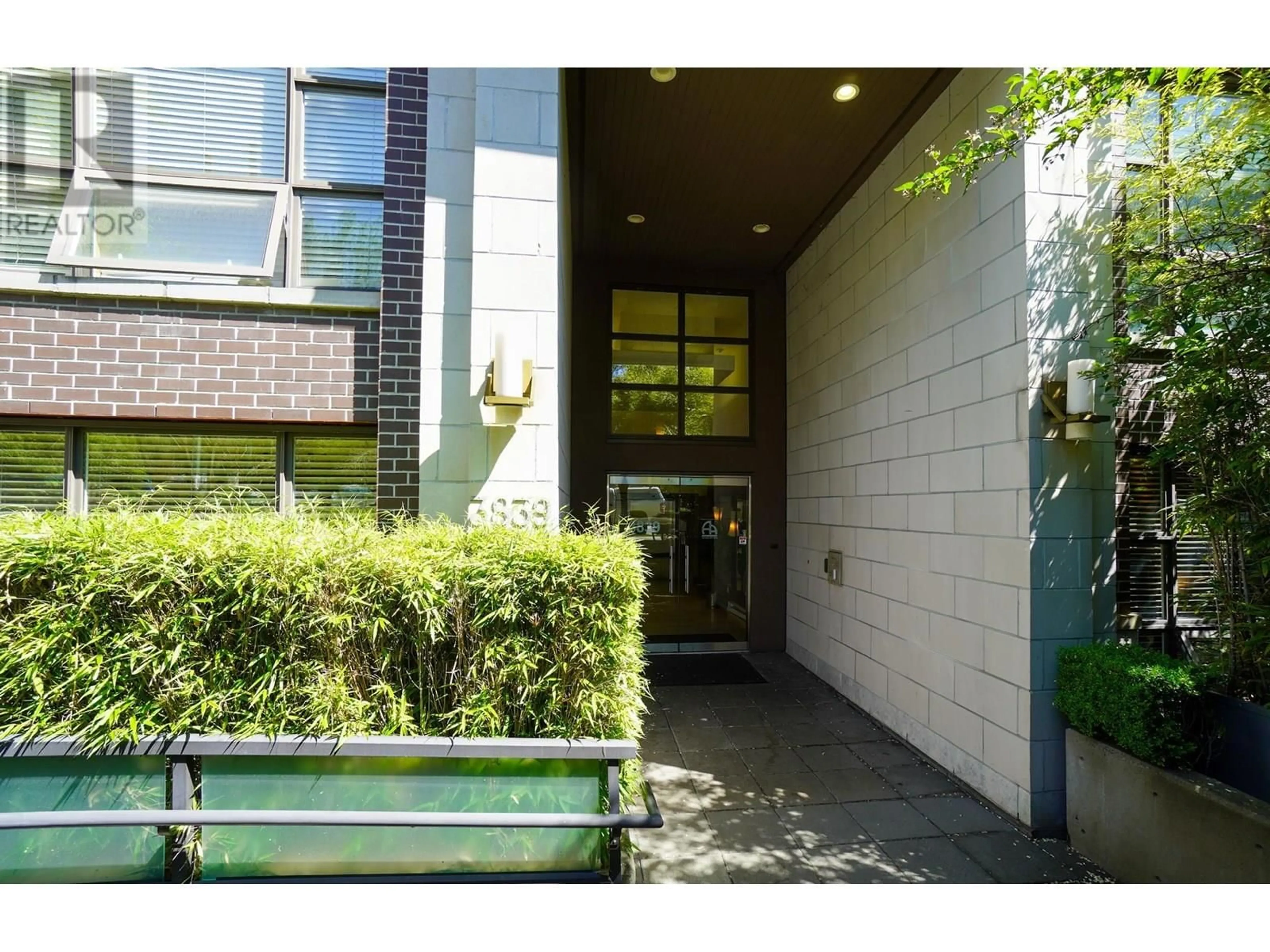 Indoor foyer for 206 - 3839 4TH AVENUE, Vancouver British Columbia V6R1P8