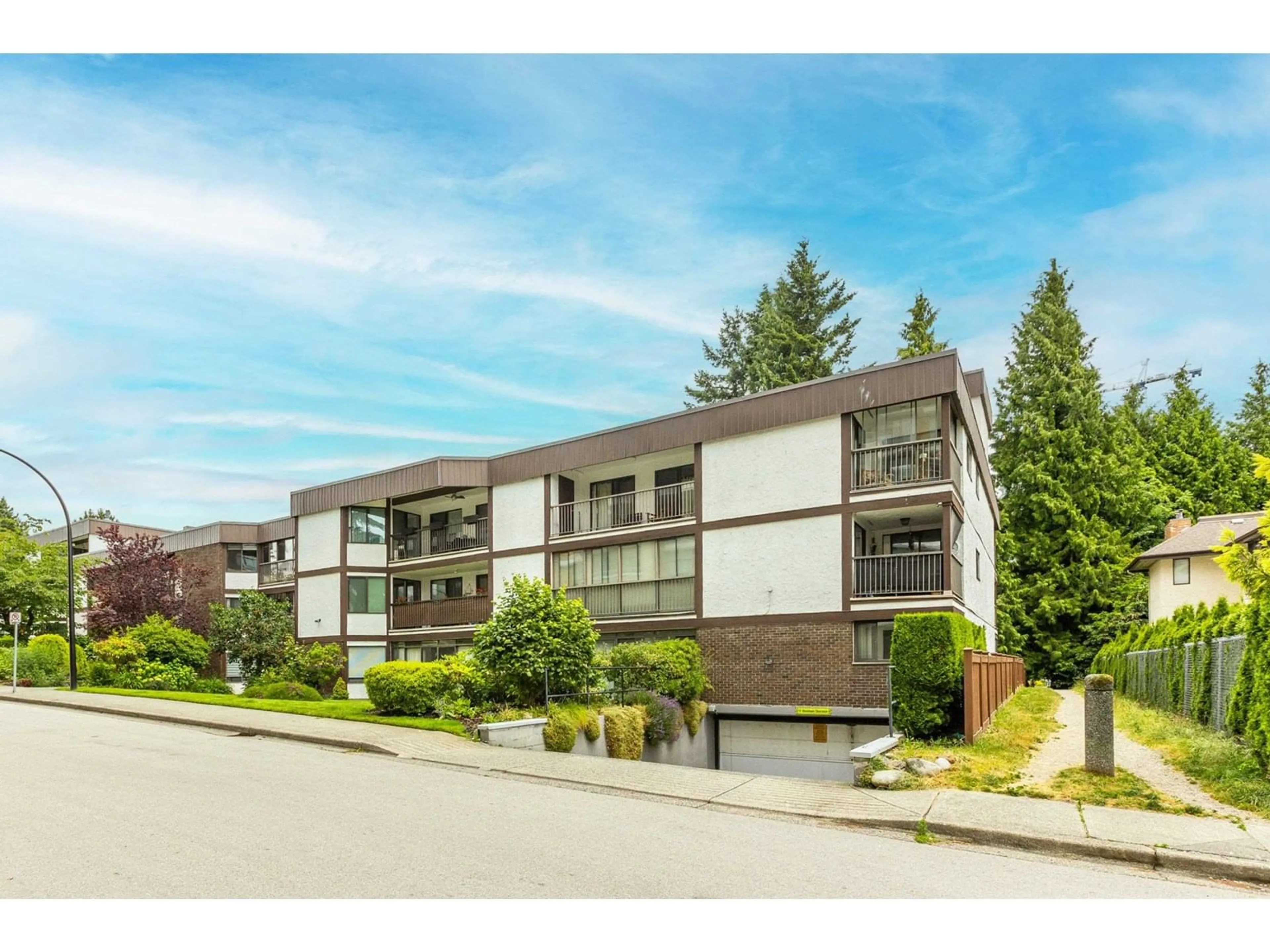 A pic from outside/outdoor area/front of a property/back of a property/a pic from drone, street for 212 - 1520 VIDAL, Surrey British Columbia V4B3T7