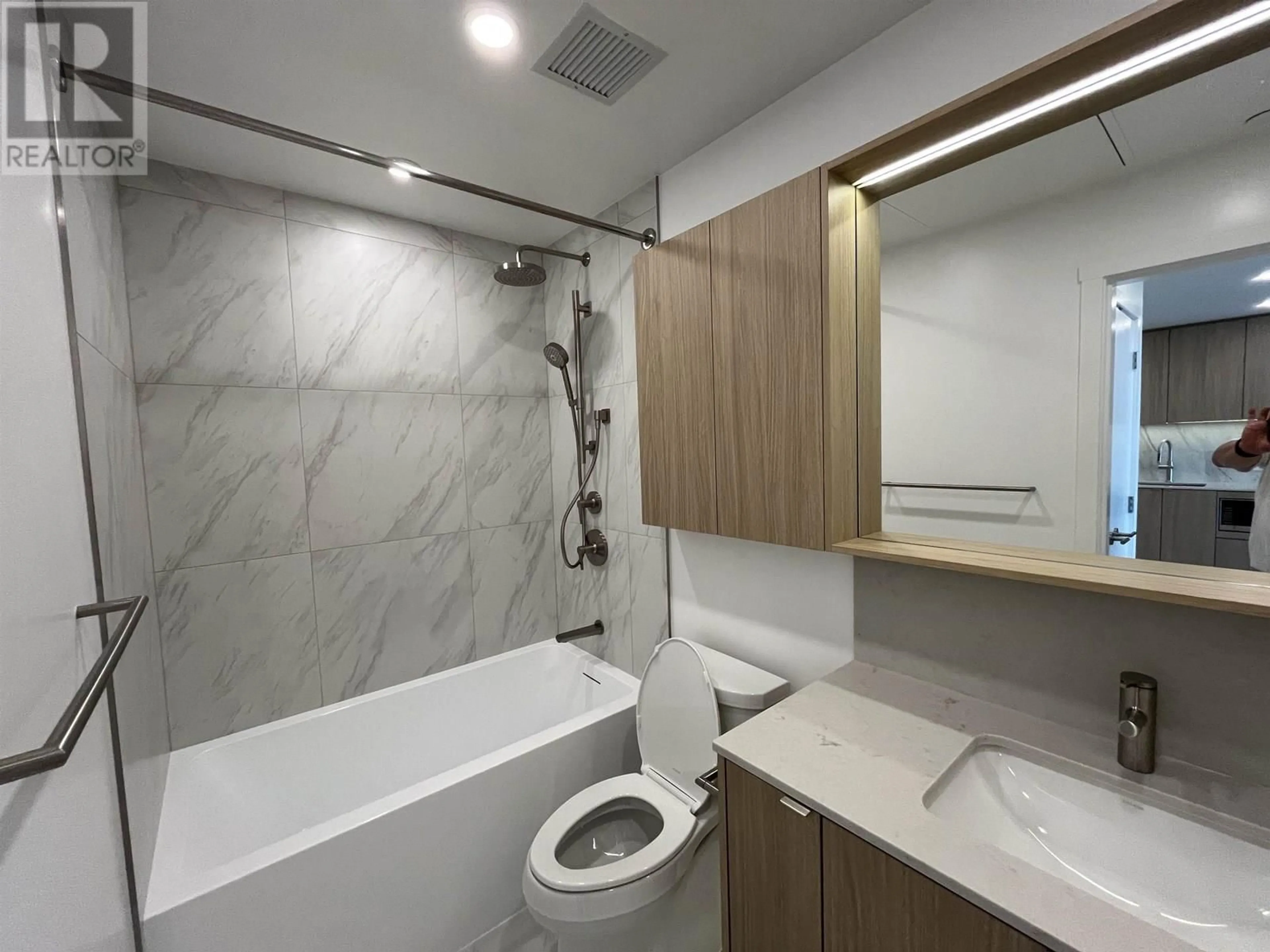 Standard bathroom, ceramic/tile floor for 1503 - 626 CLAREMONT STREET, Coquitlam British Columbia V3J3T4