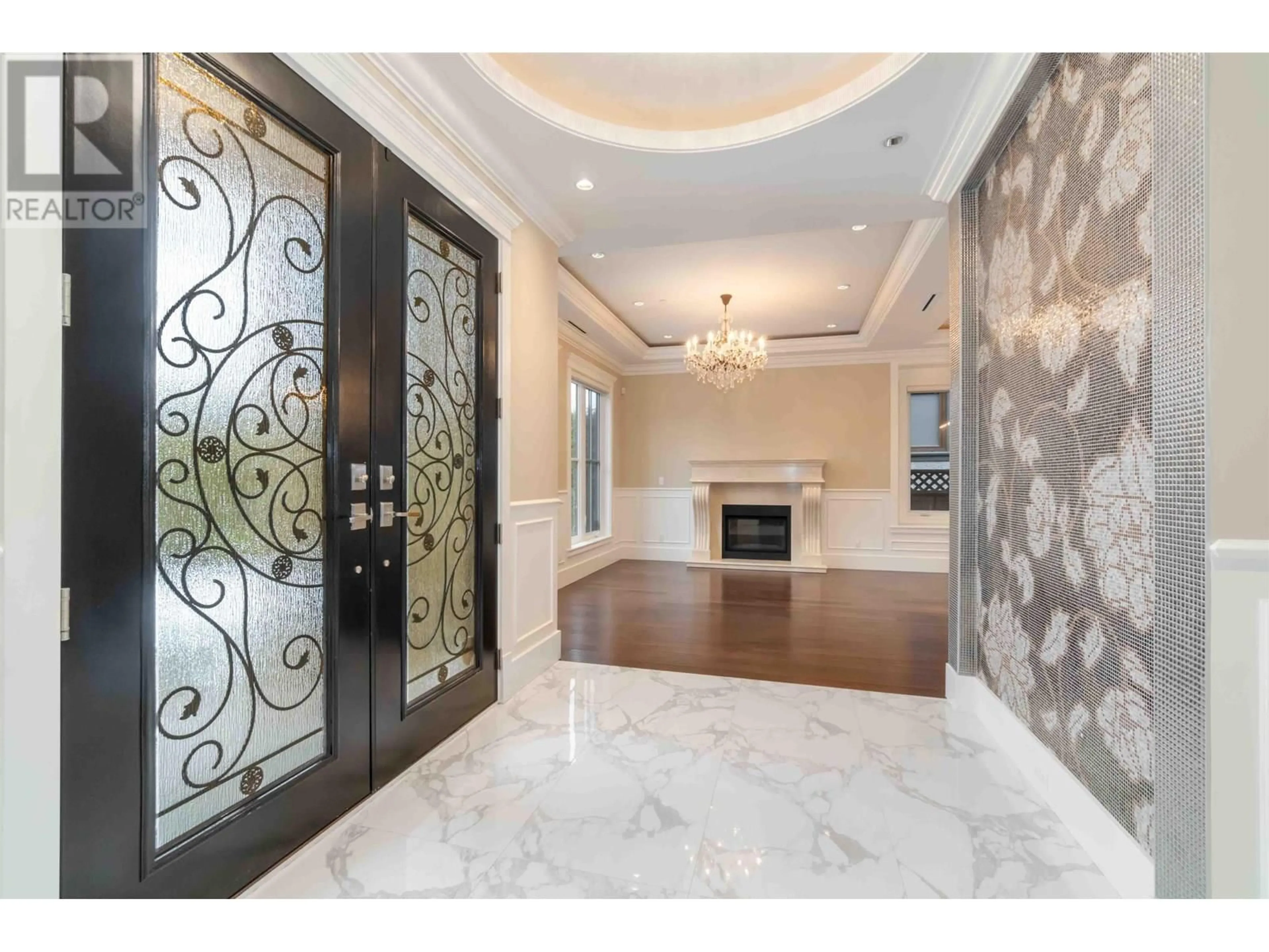 Indoor foyer for 2216 21ST AVENUE, Vancouver British Columbia V6L1J5
