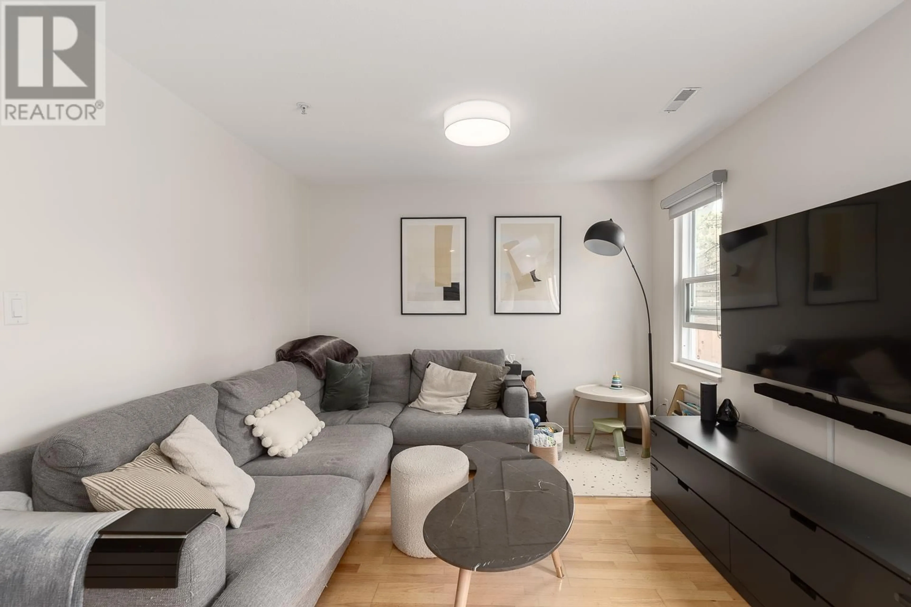 Living room with furniture, unknown for 3761 FRASER STREET, Vancouver British Columbia V5V4C9