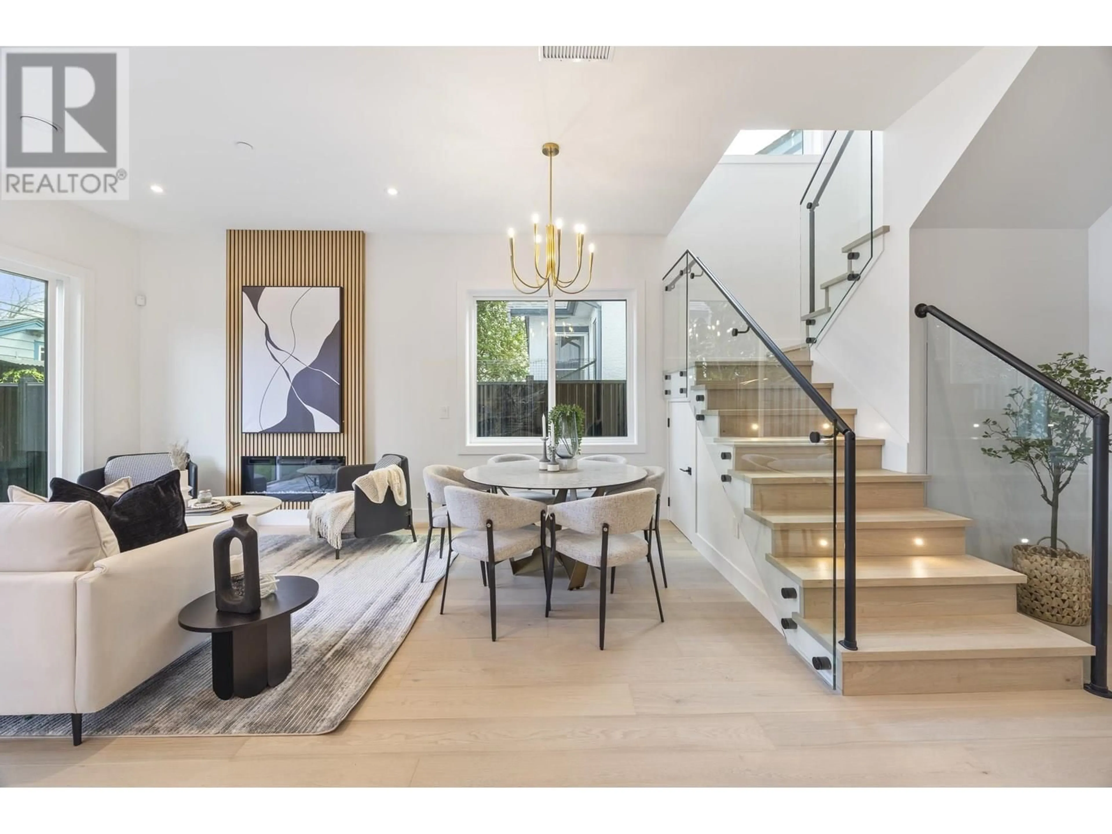Unknown for 2181 CHARLES STREET, Vancouver British Columbia V5L2V2