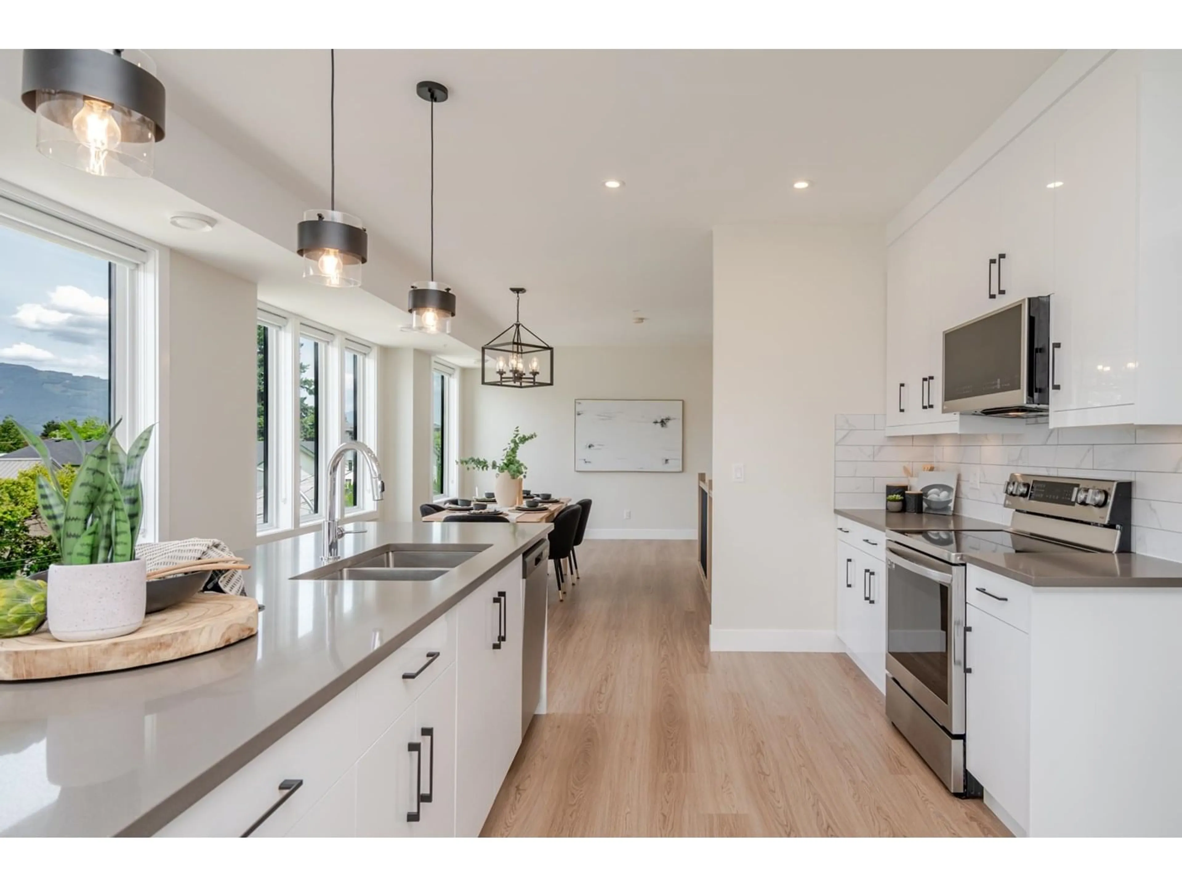 Open concept kitchen, unknown for 104 - 9384 FLETCHER STREET, Chilliwack British Columbia V2P4Z2