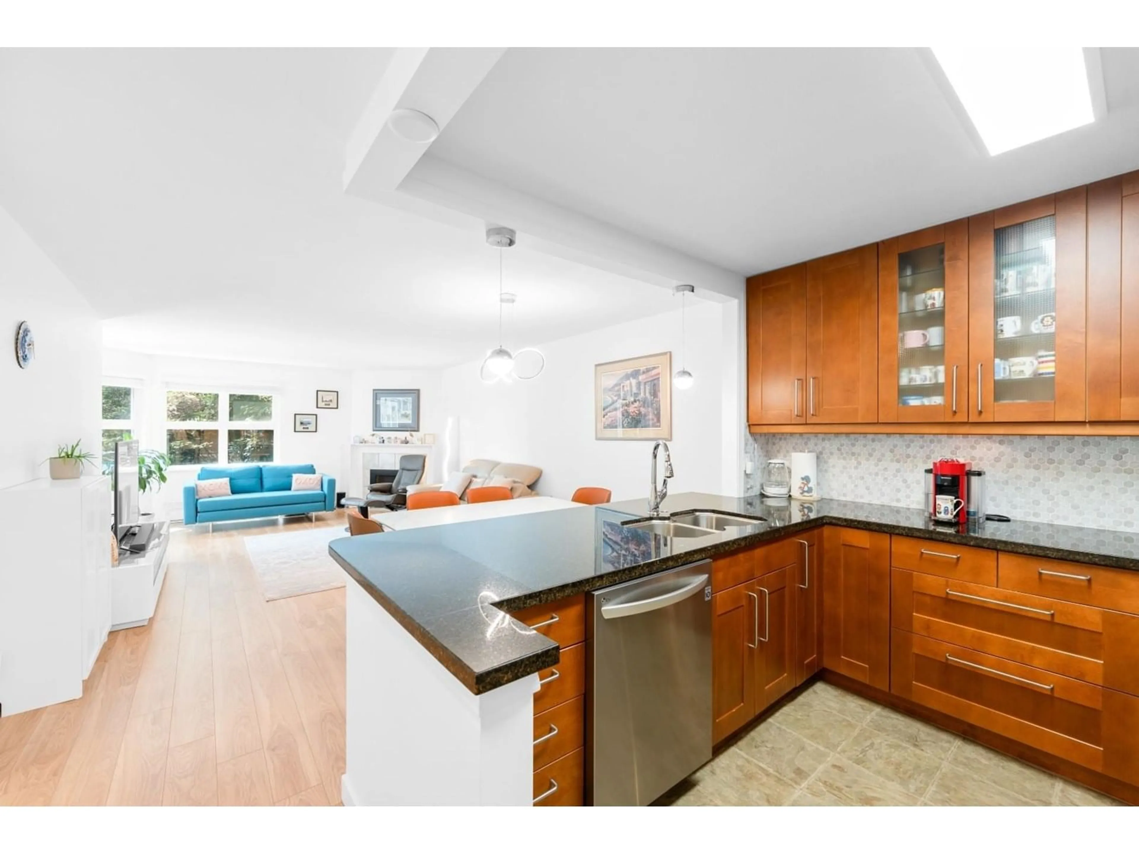 Open concept kitchen, ceramic/tile floor for 308 - 1273 MERKLIN, White Rock British Columbia V4B4B8