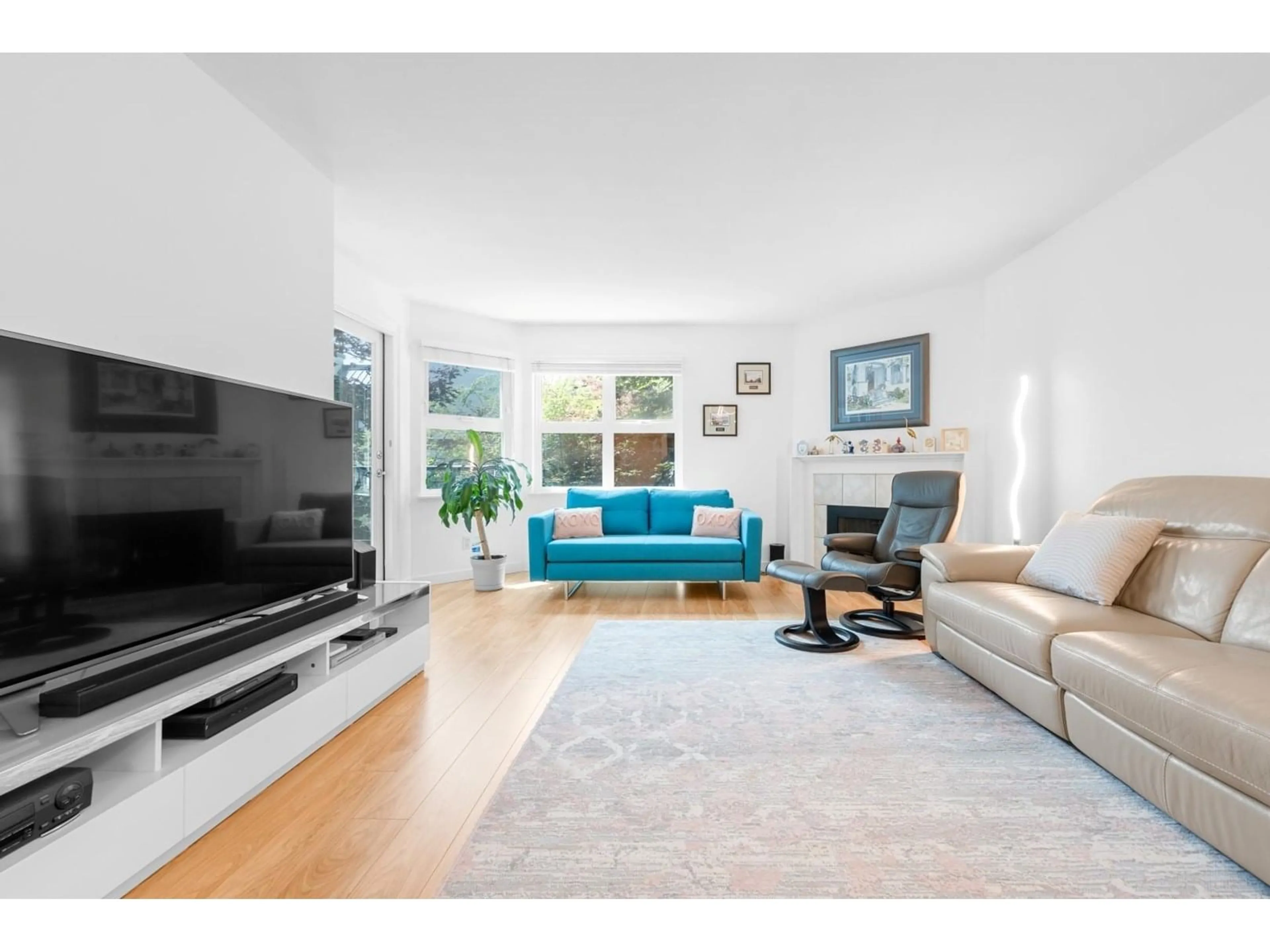 Living room with furniture, unknown for 308 - 1273 MERKLIN, White Rock British Columbia V4B4B8