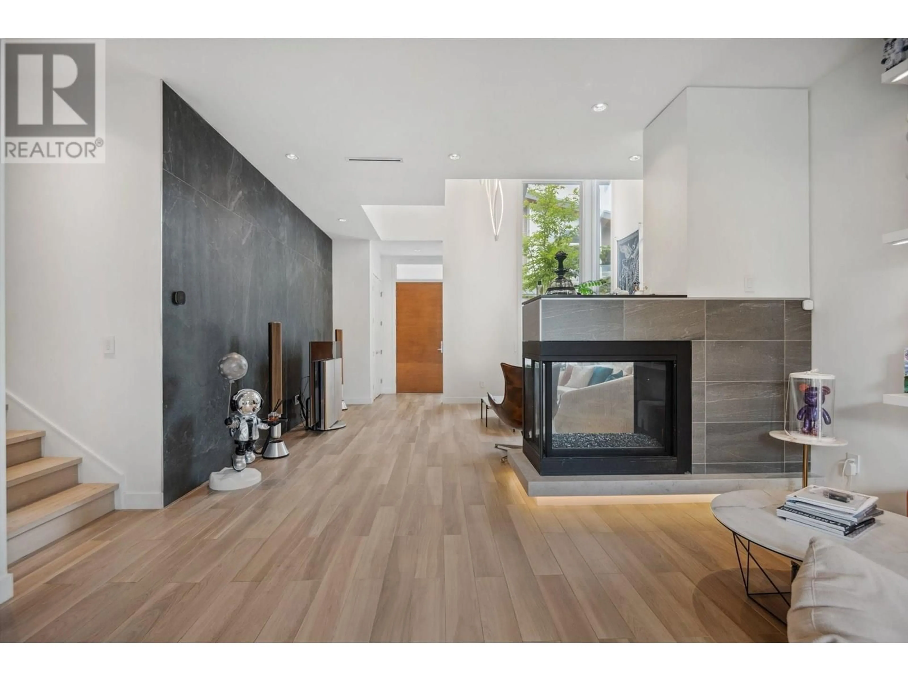 Indoor foyer for 18 - 9055 DAYTON AVENUE, Richmond British Columbia V6Y1E1