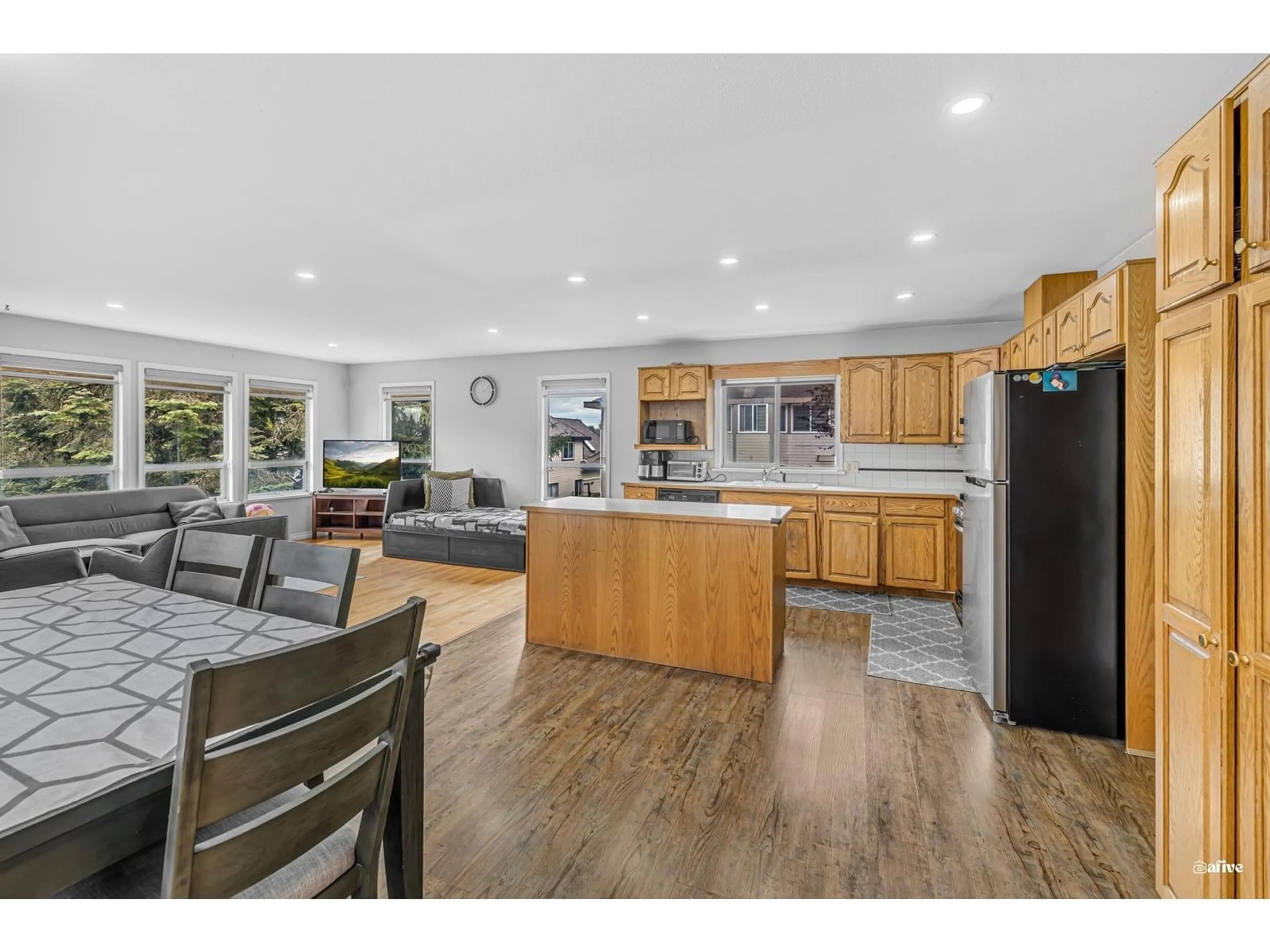 Open concept kitchen, wood/laminate floor for 9416 163A, Surrey British Columbia V4N3C7