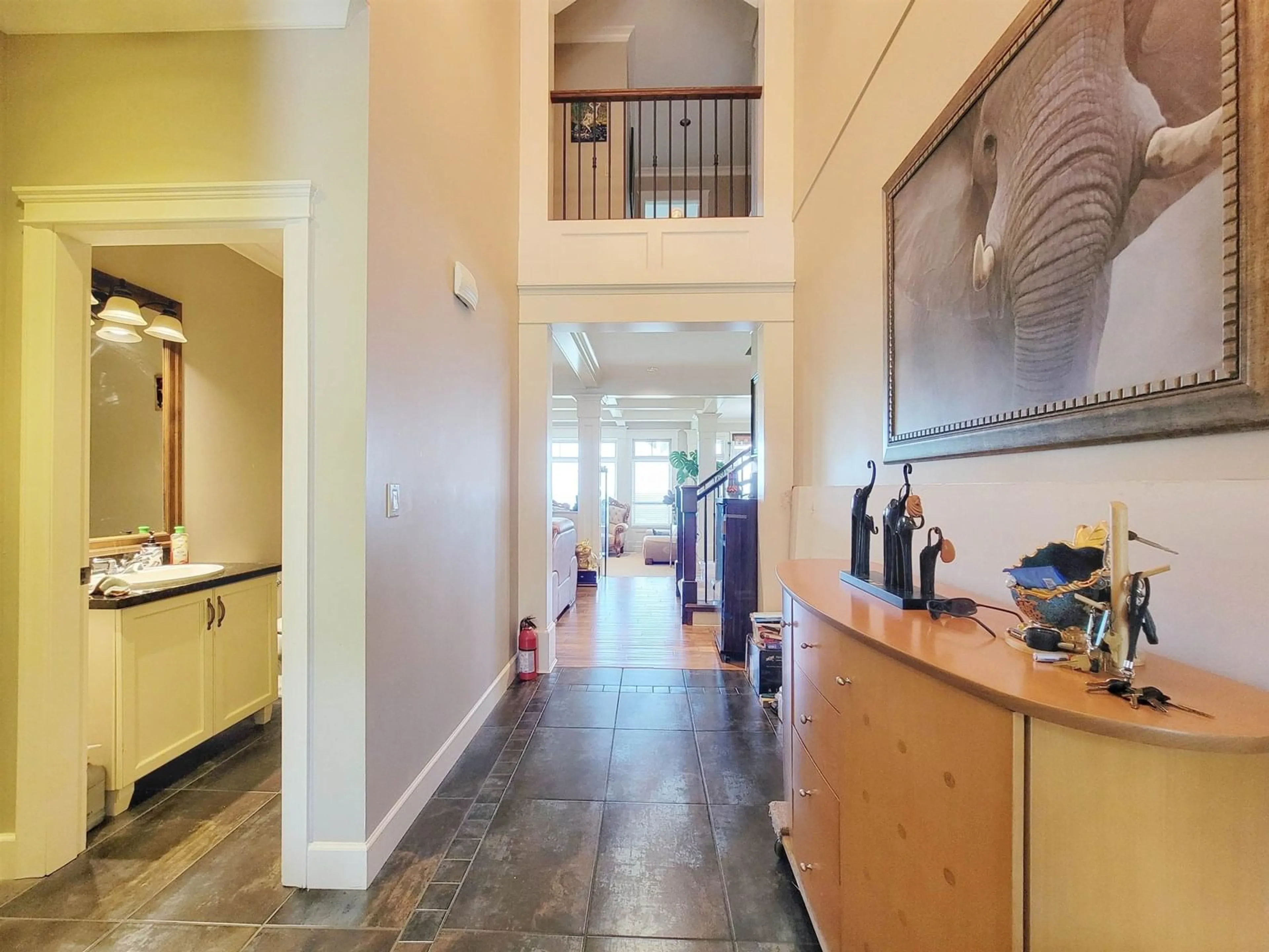 Indoor foyer for 3493 APPLEWOOD, Abbotsford British Columbia V3G3G3