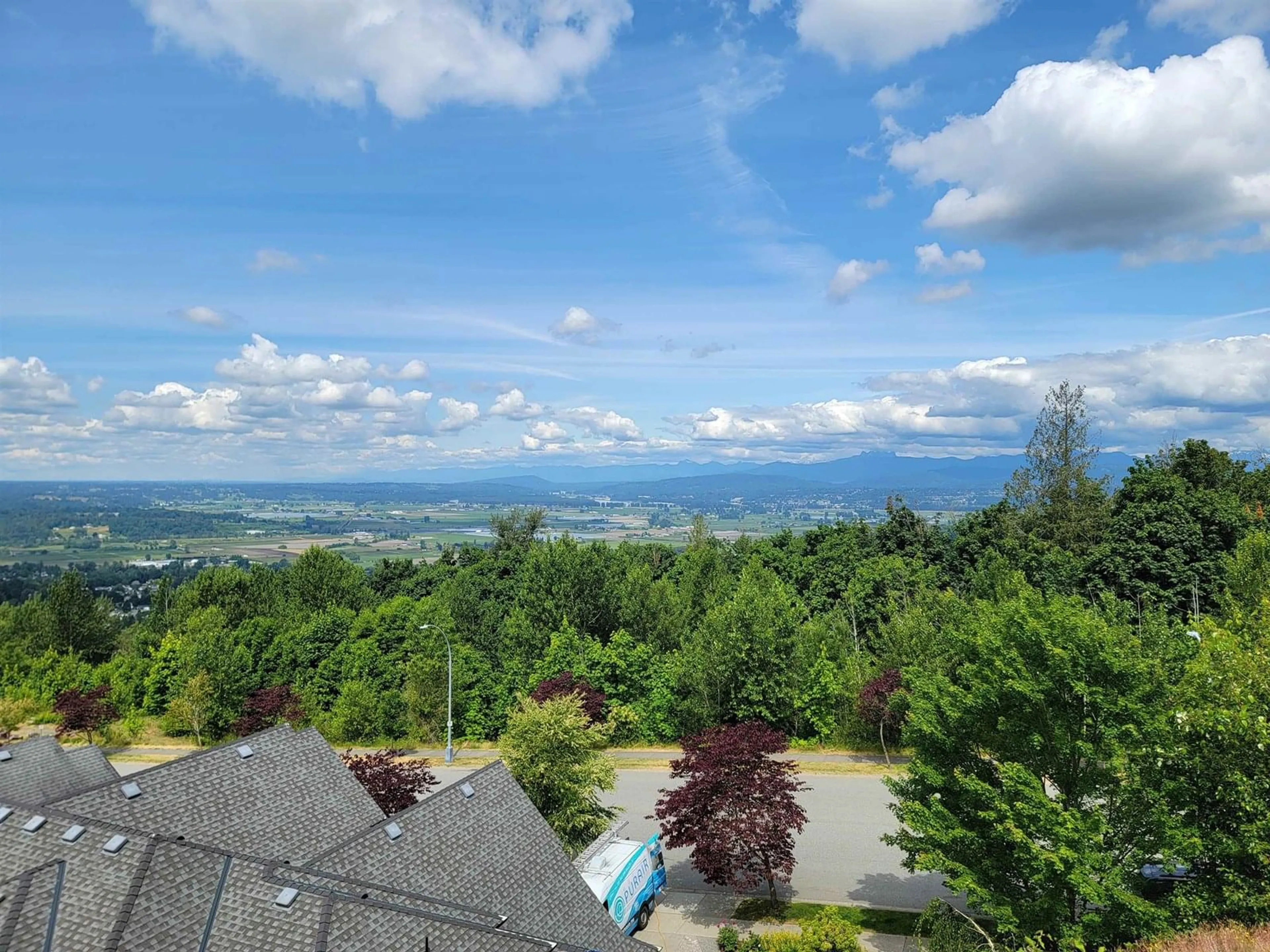 A pic from outside/outdoor area/front of a property/back of a property/a pic from drone, mountain view for 3493 APPLEWOOD, Abbotsford British Columbia V3G3G3