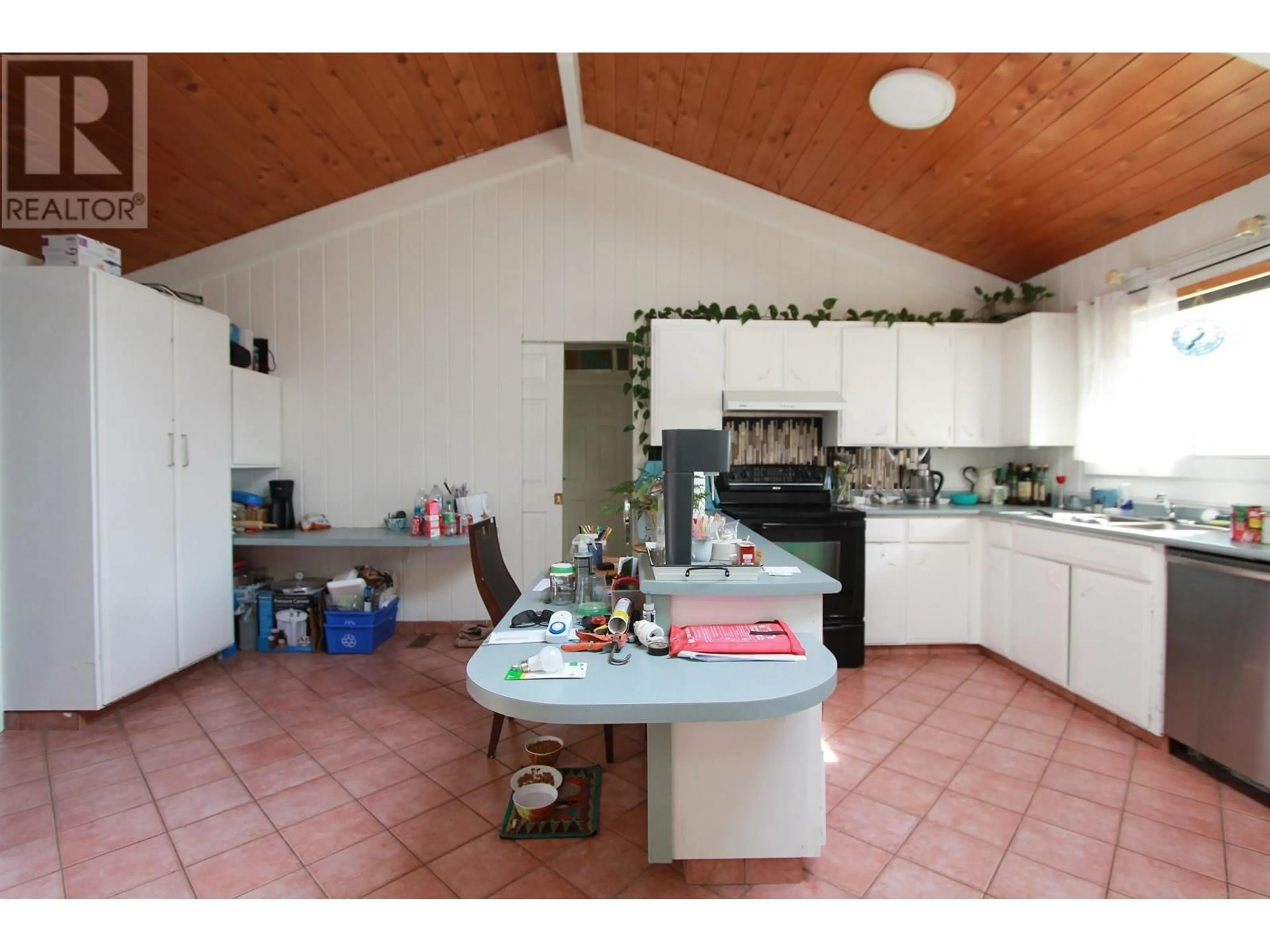 Standard kitchen, ceramic/tile floor for 4951 2 AVENUE, Delta British Columbia V4M1C9