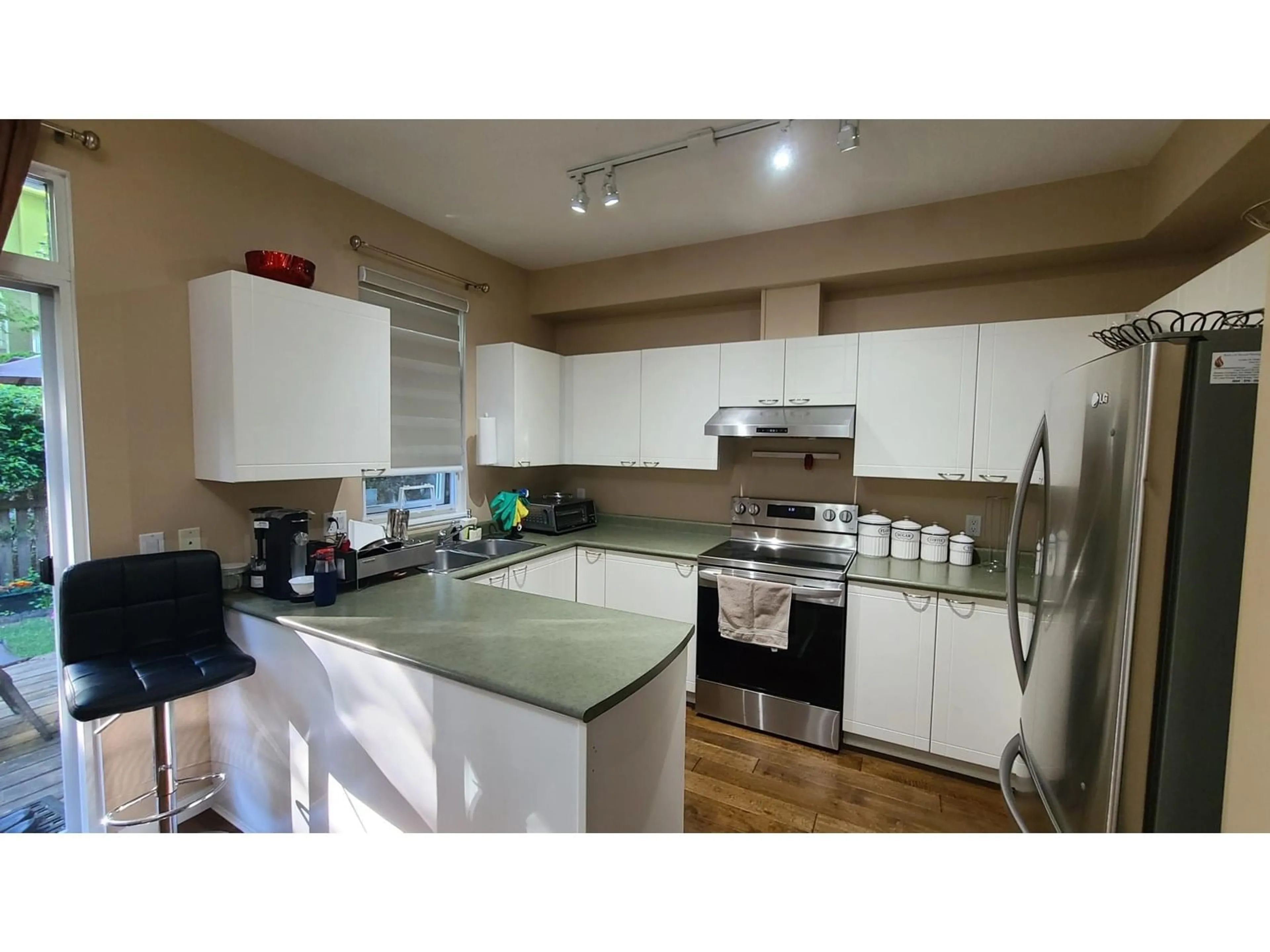 Standard kitchen, wood/laminate floor for 57 - 15030 58, Surrey British Columbia V3S9G3
