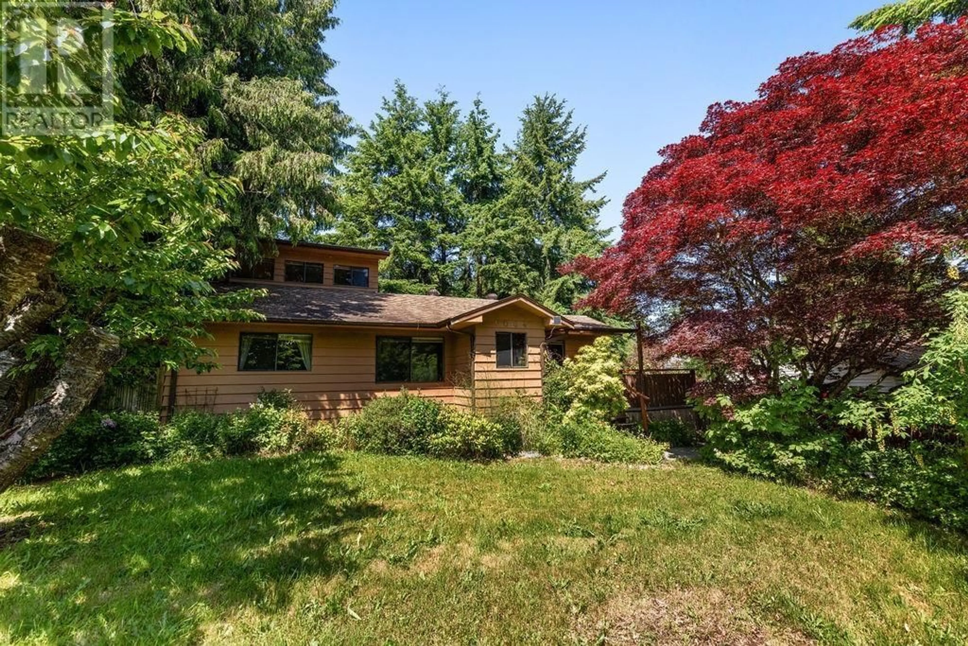 Home with vinyl exterior material, unknown for 1064 ROSAMUND ROAD, Gibsons British Columbia V0N1V3