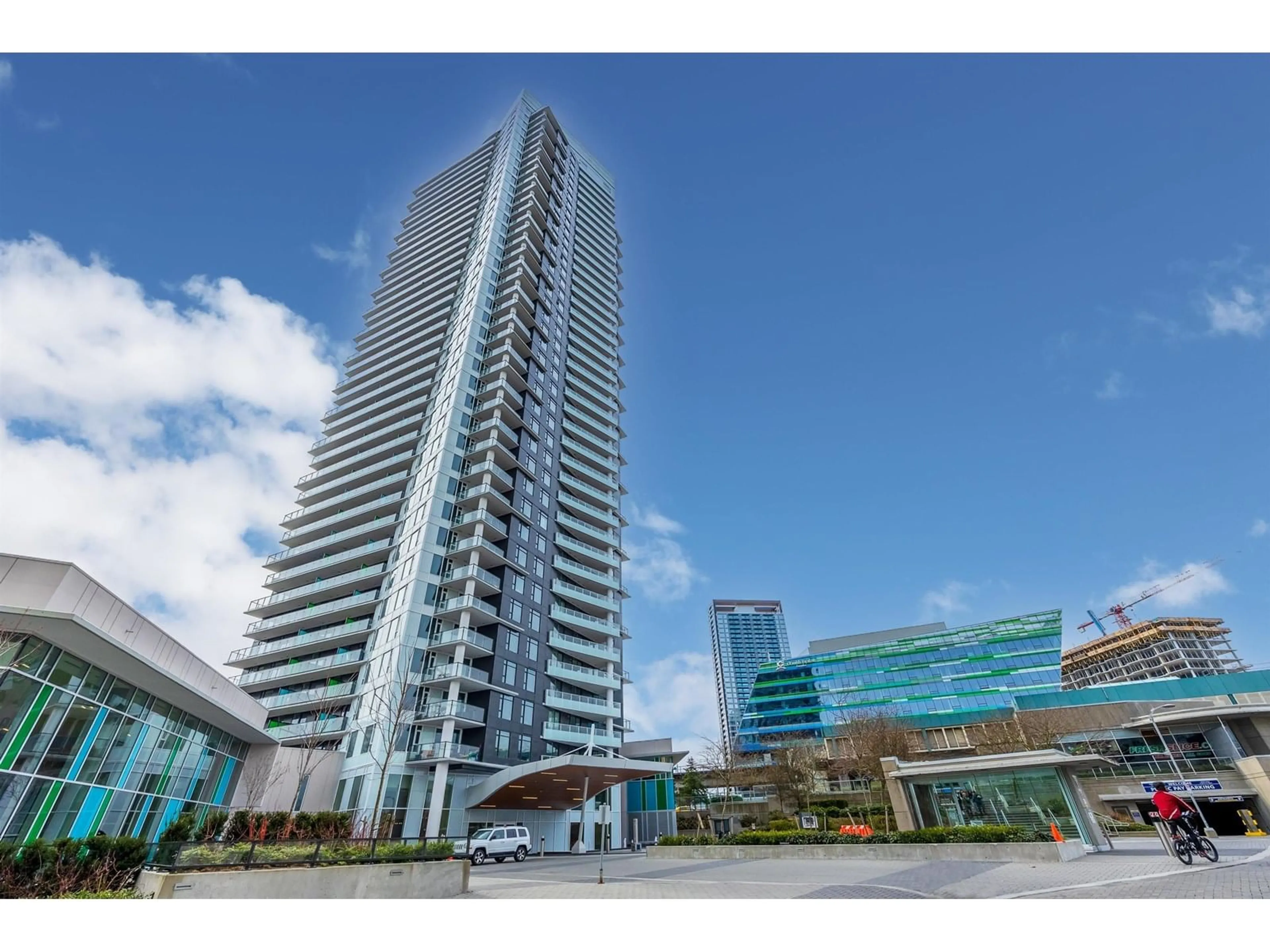 Indoor foyer for 1105 - 9887 WHALLEY, Surrey British Columbia V3T0P4