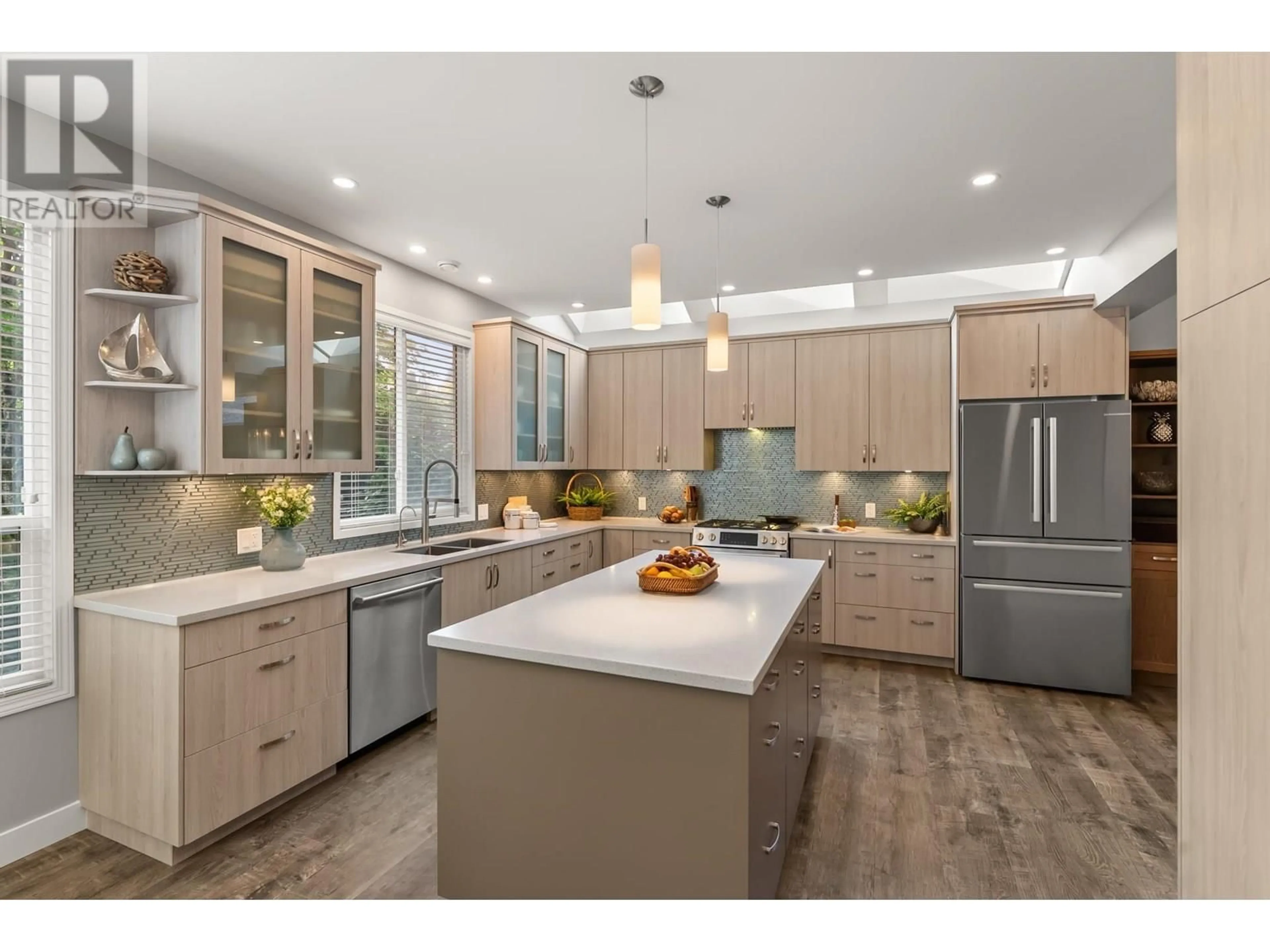 Contemporary kitchen, unknown for 8075 BRADLEY AVENUE, Burnaby British Columbia V5J3T9