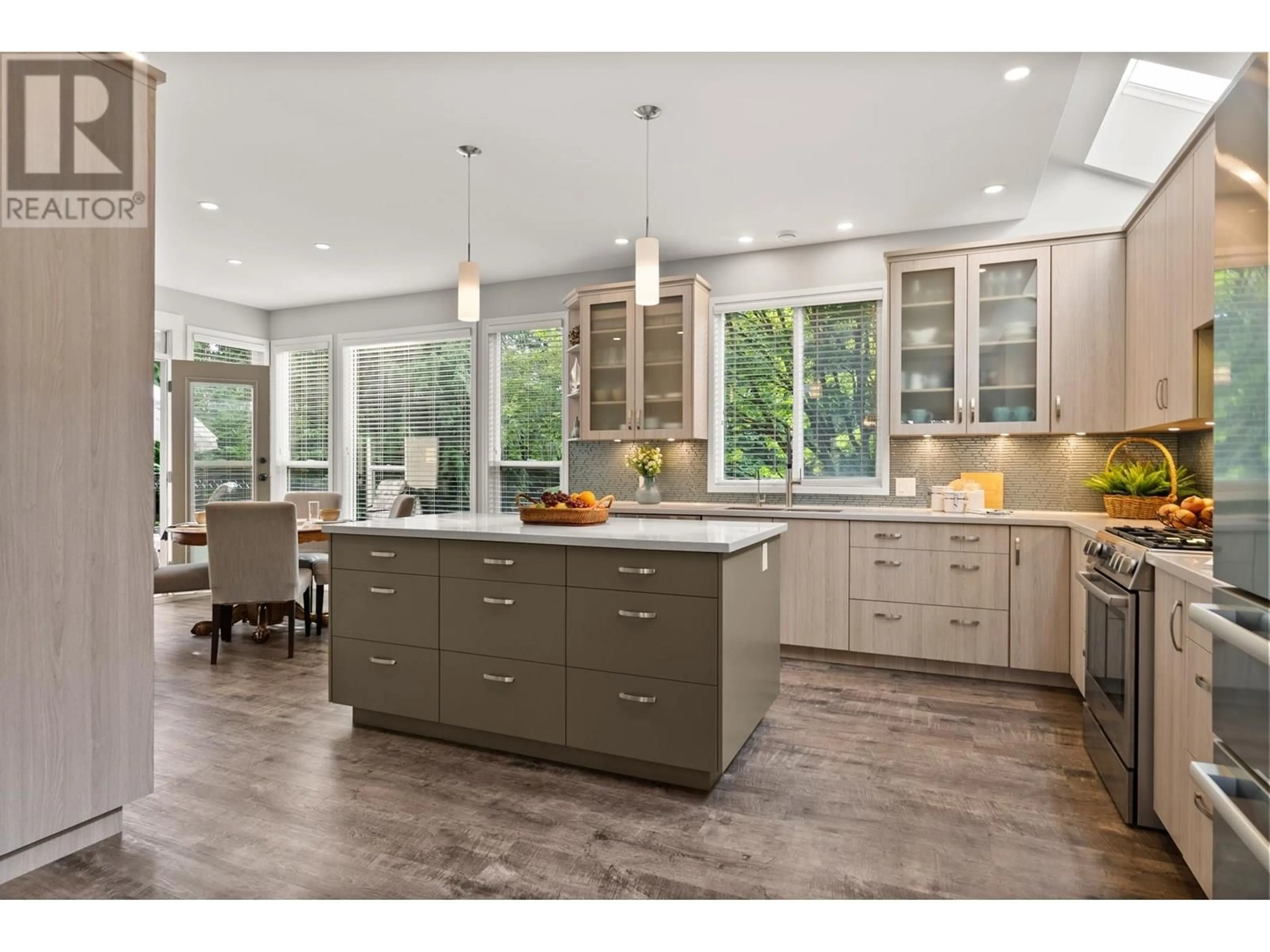 Open concept kitchen, unknown for 8075 BRADLEY AVENUE, Burnaby British Columbia V5J3T9