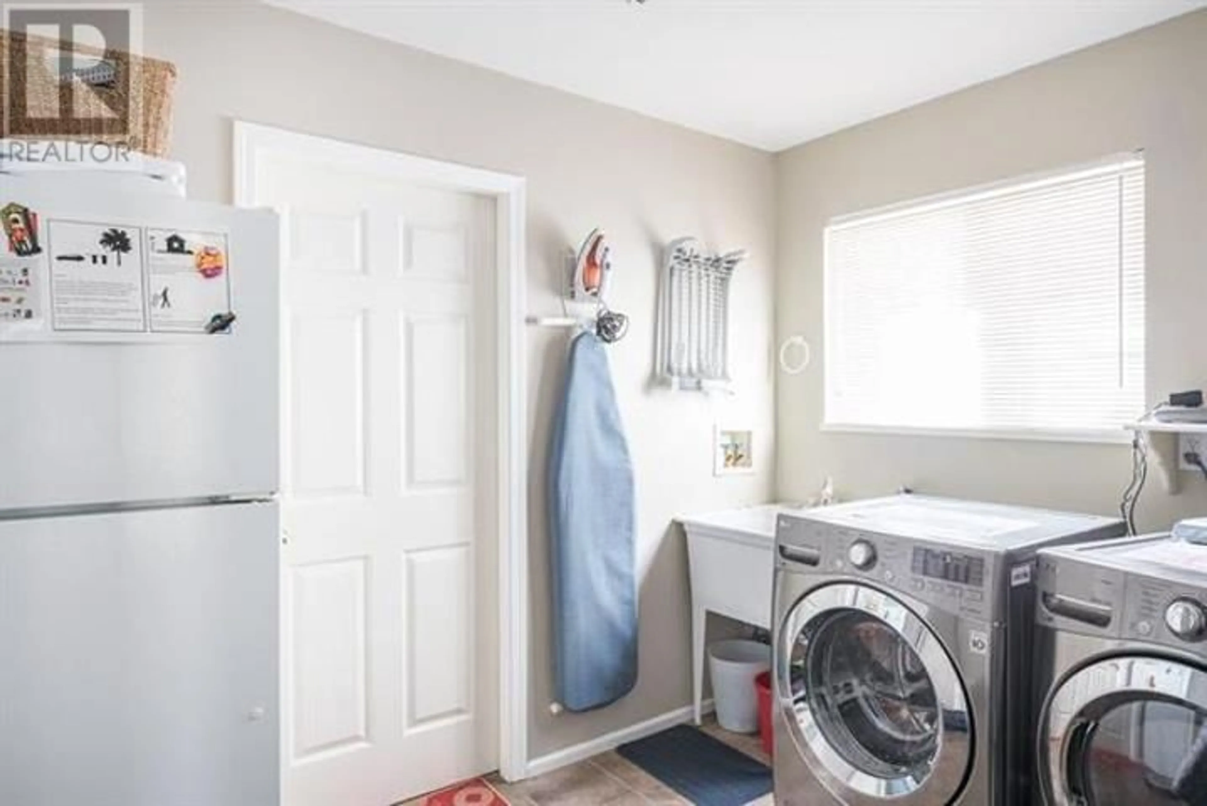 Laundry room for 23016 CLIFF AVENUE, Maple Ridge British Columbia V2X7Z9