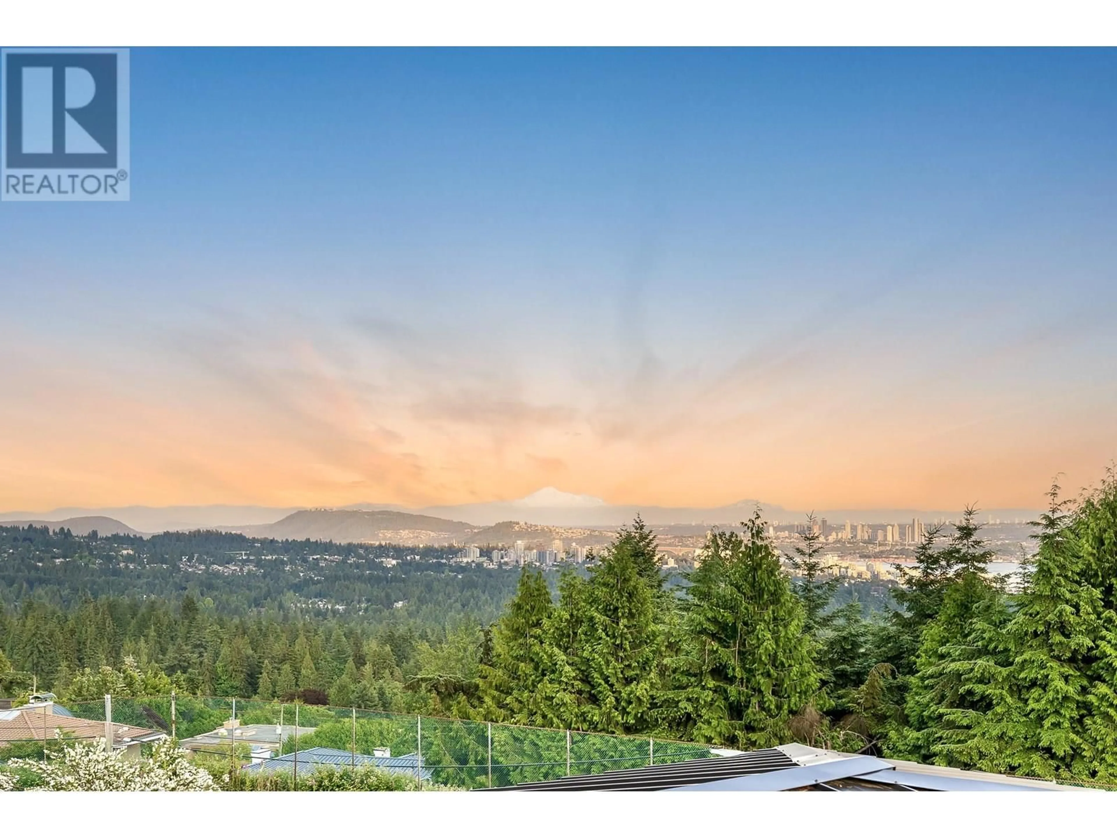 Patio, unknown for 1036 EYREMOUNT DRIVE, West Vancouver British Columbia V7S2B3