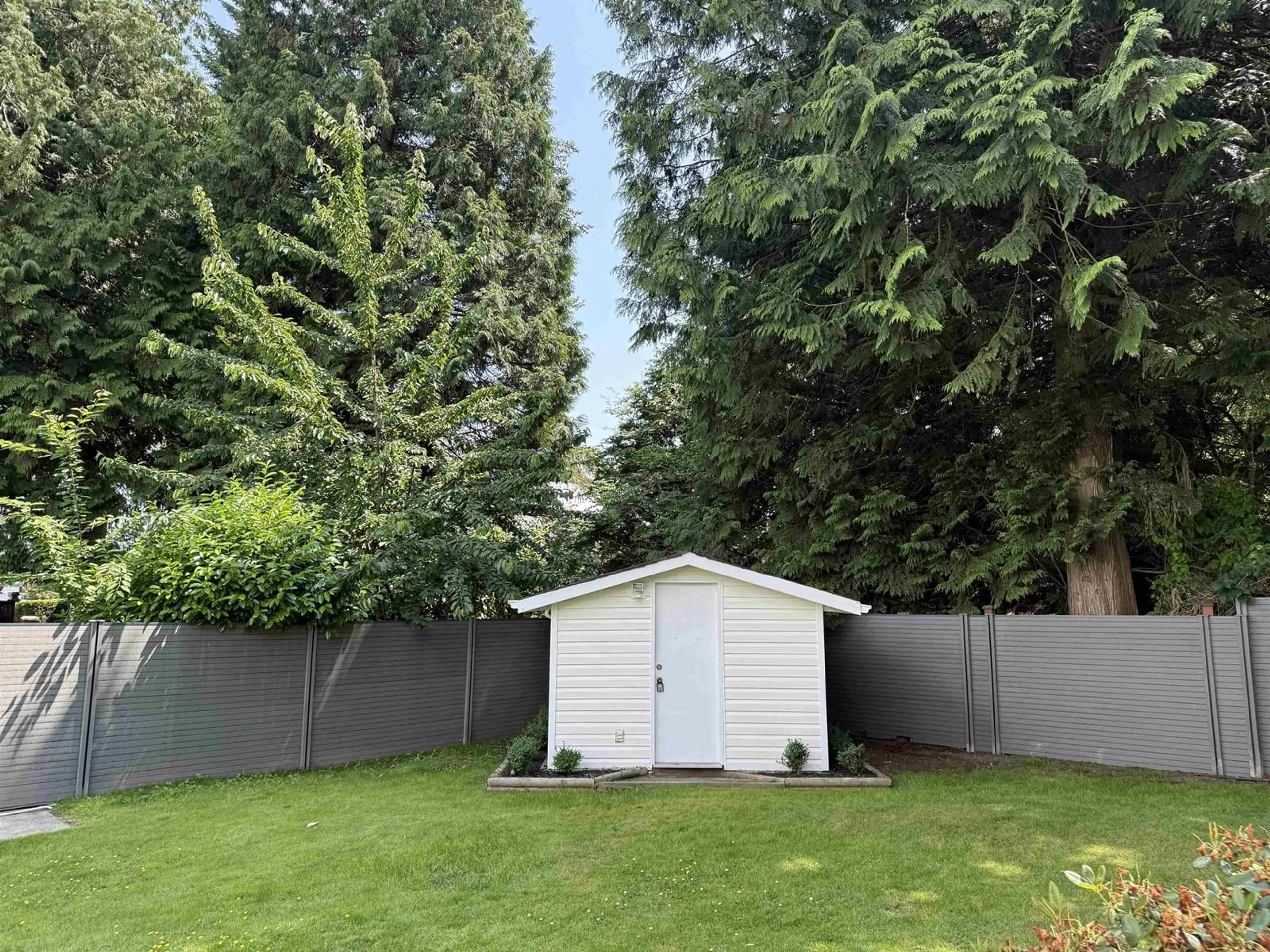 Shed for 15962 NORTH BLUFF, White Rock British Columbia V4B3G8