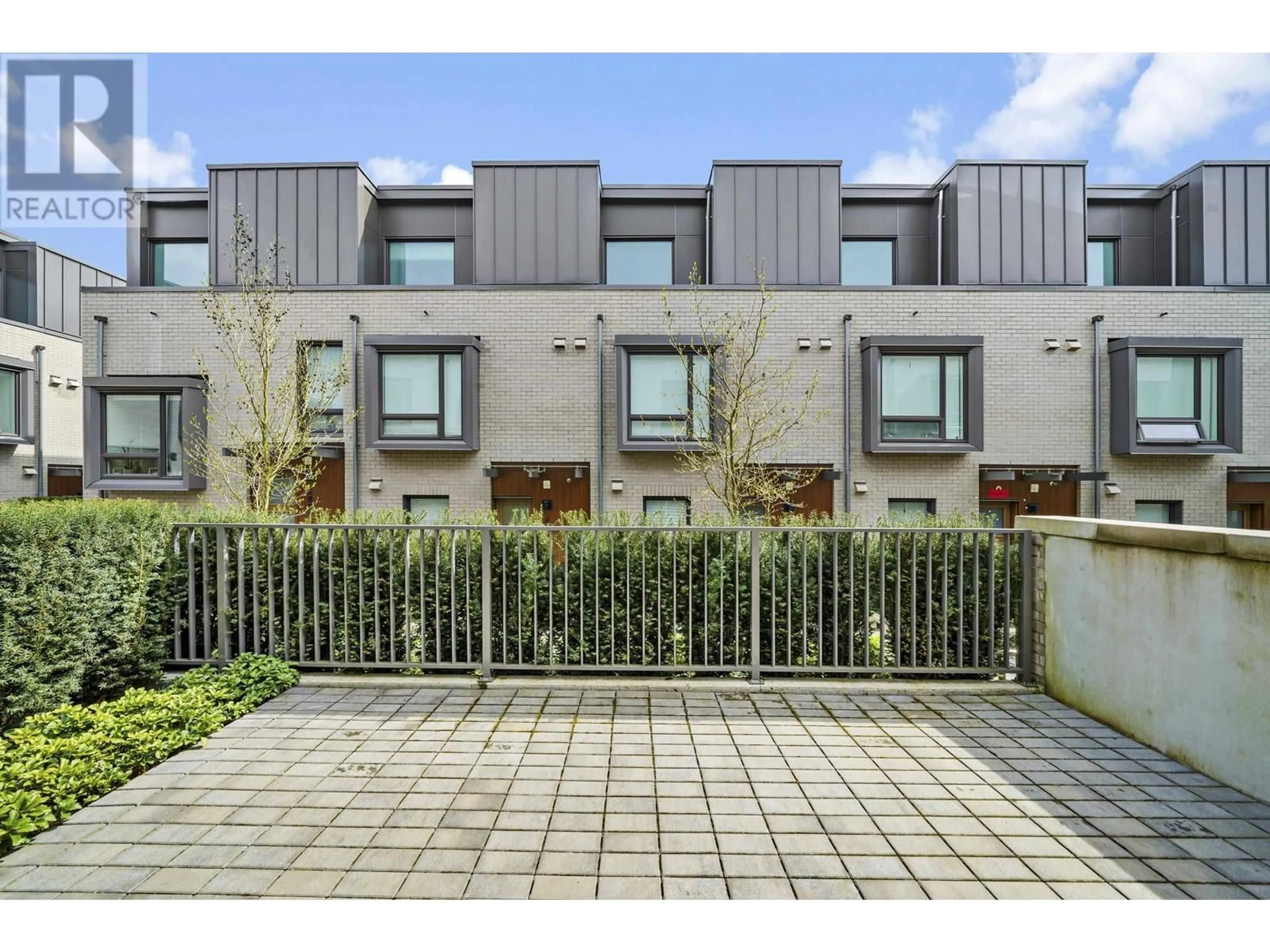 A pic from outside/outdoor area/front of a property/back of a property/a pic from drone, street for 6816 OAK STREET, Vancouver British Columbia V6P0K7