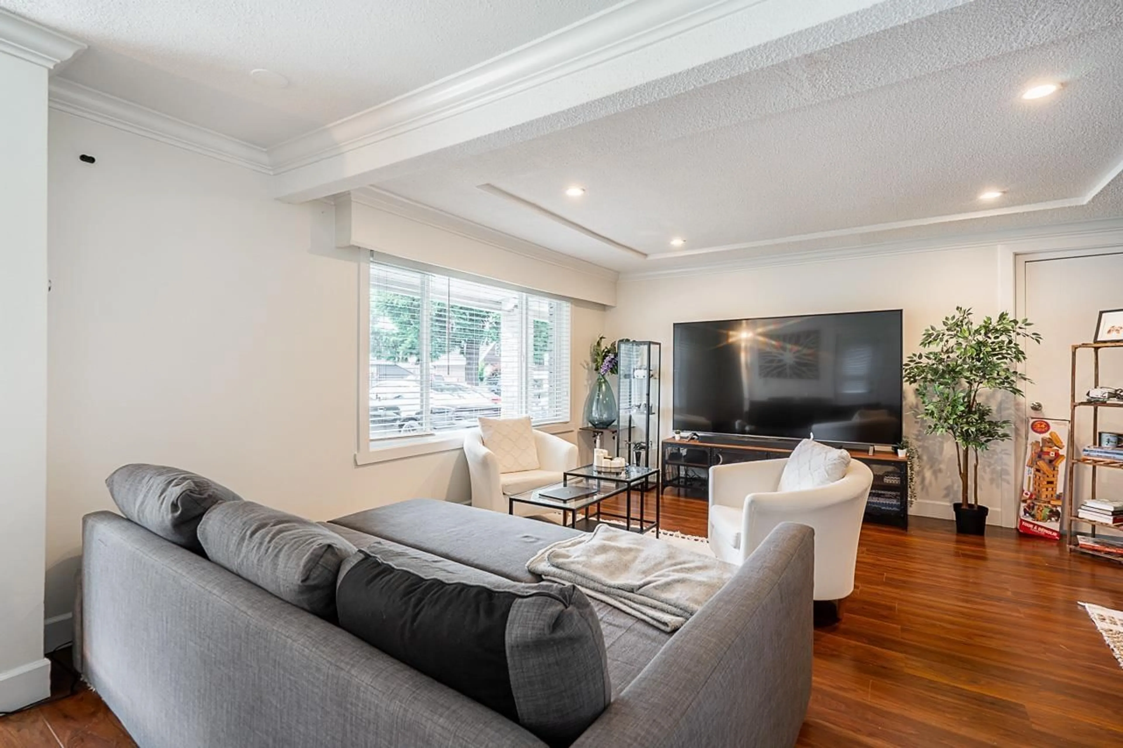 Living room with furniture, unknown for 8466 123, Surrey British Columbia V3W3V6