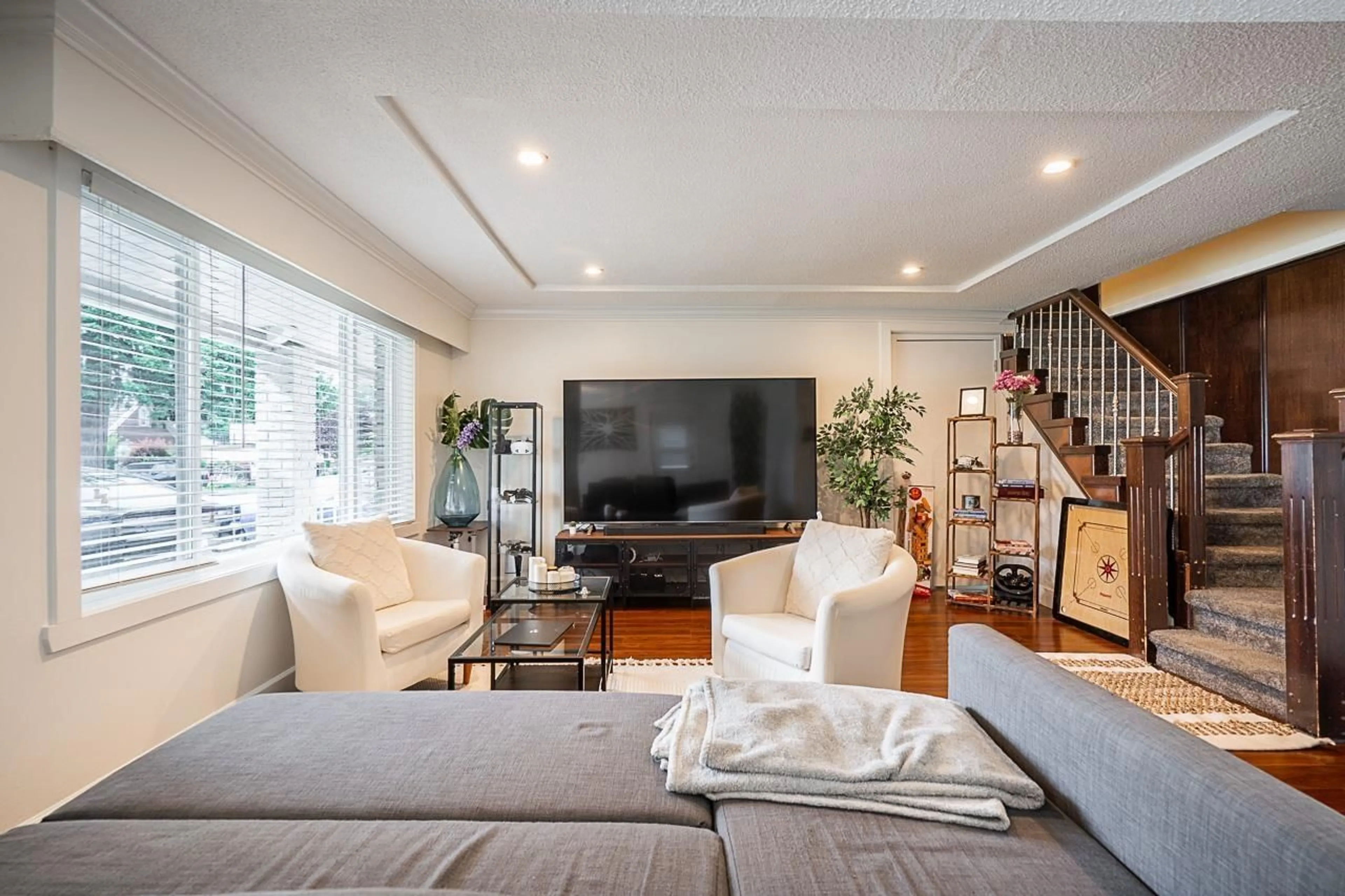 Living room with furniture, unknown for 8466 123, Surrey British Columbia V3W3V6