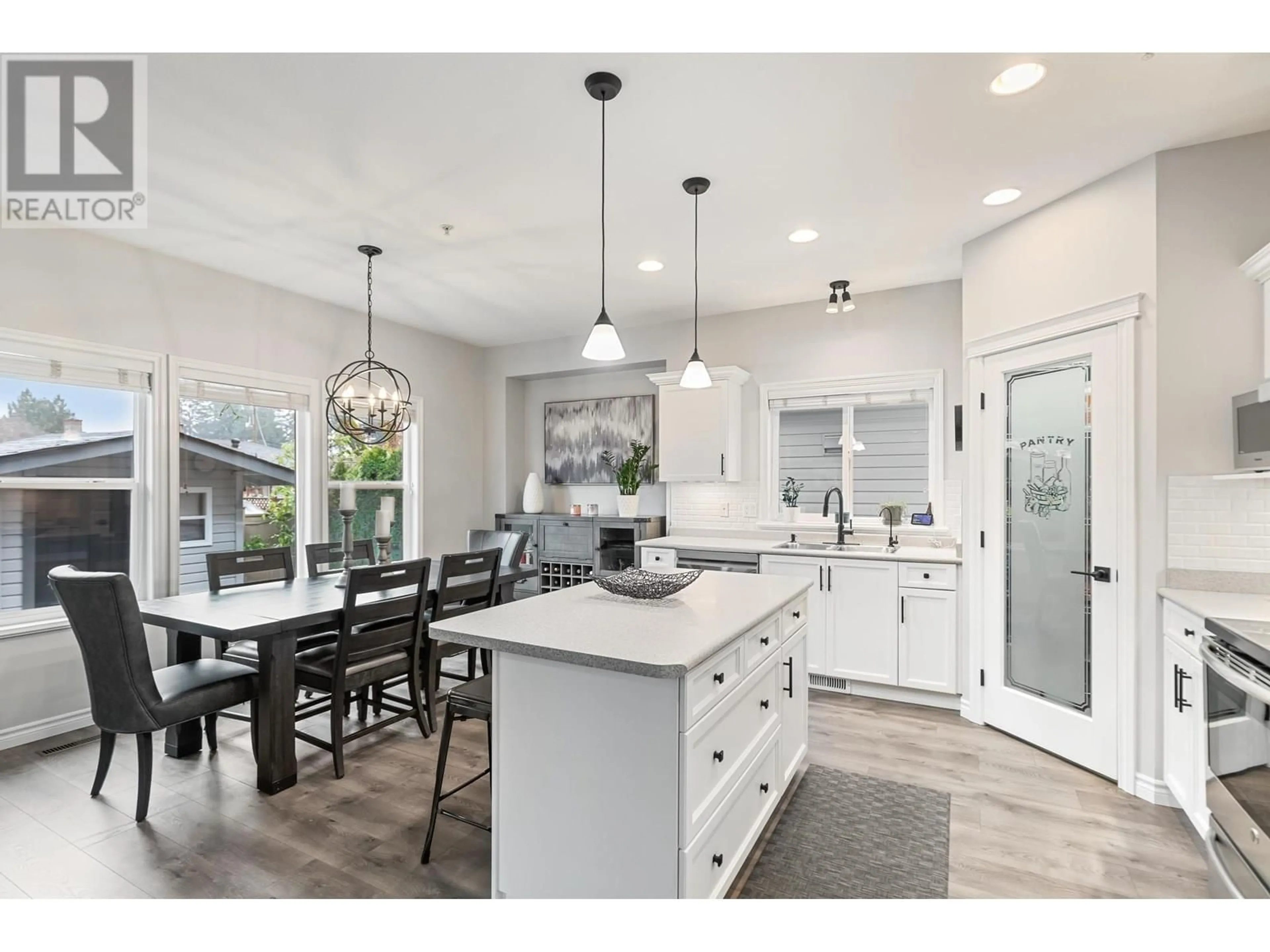 Open concept kitchen, ceramic/tile floor for 118 - 21868 LOUGHEED HIGHWAY, Maple Ridge British Columbia V2X2S4