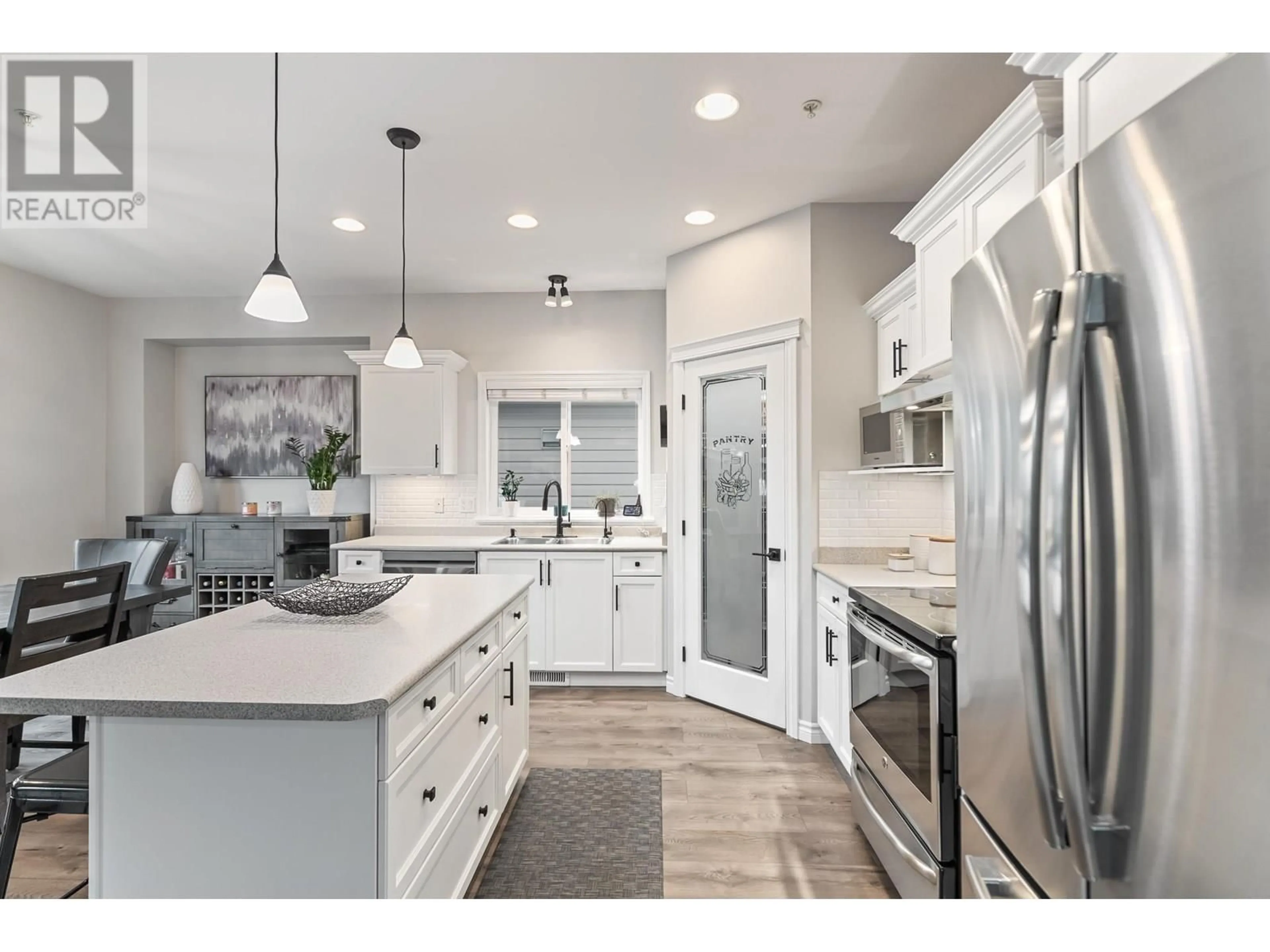 Open concept kitchen, ceramic/tile floor for 118 - 21868 LOUGHEED HIGHWAY, Maple Ridge British Columbia V2X2S4