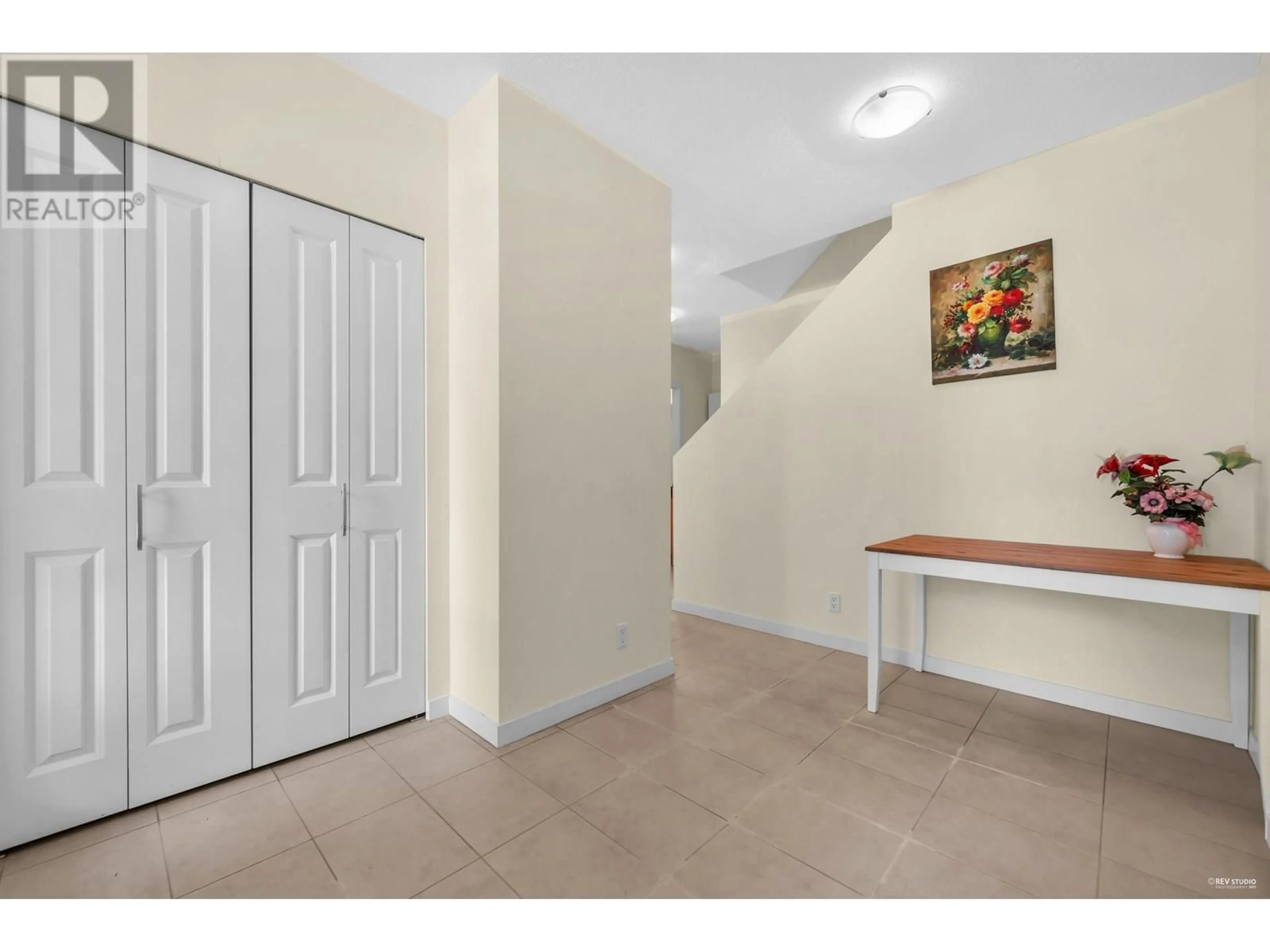 Indoor foyer for 4 - 6351 BUSWELL STREET, Richmond British Columbia V6Y0A4