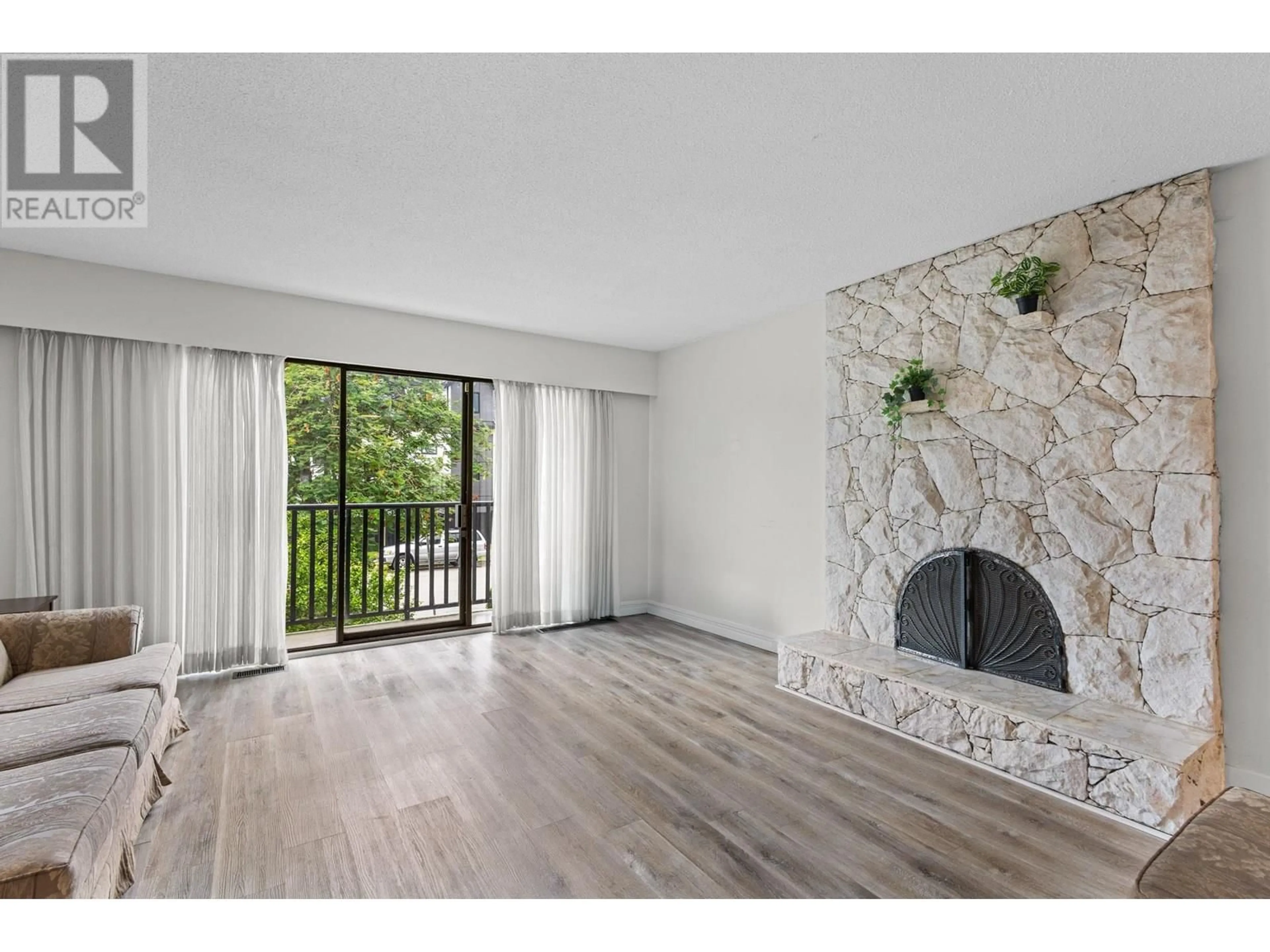 A pic of a room for 2417 ADANAC STREET, Vancouver British Columbia V5K2M3