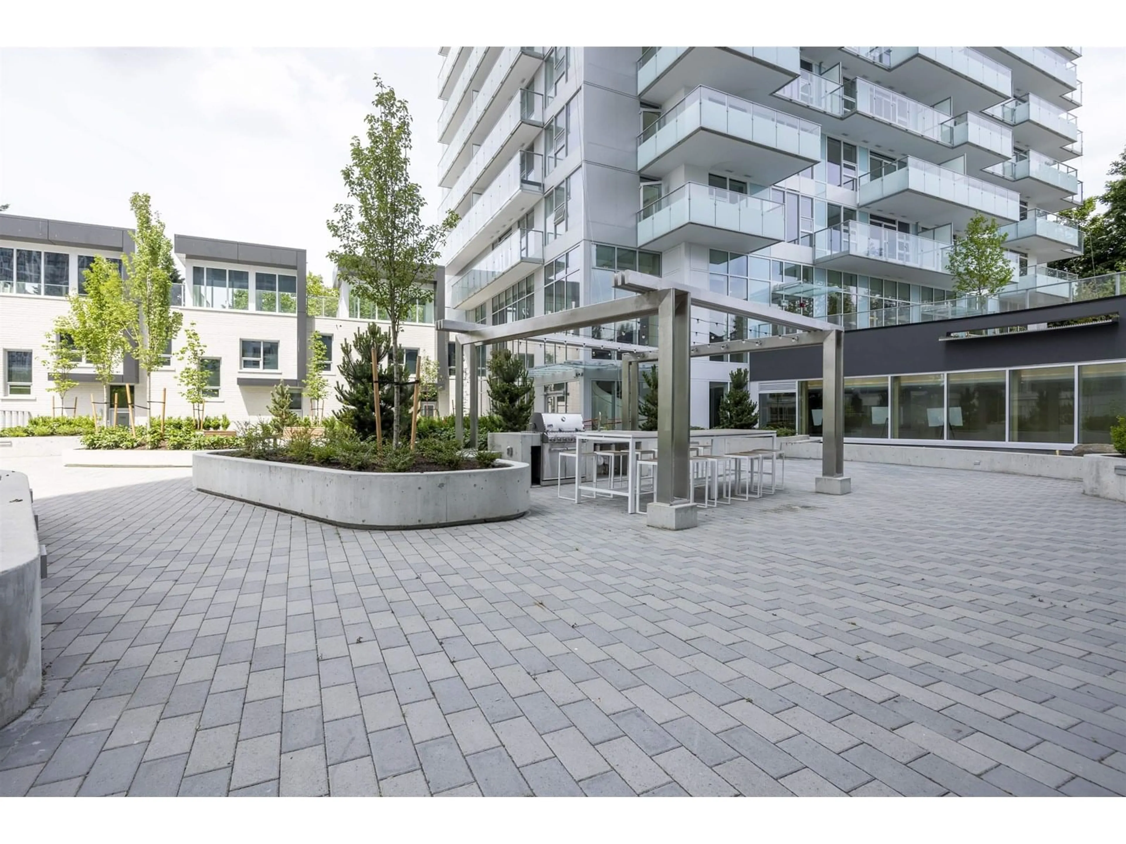 Patio, street for 1411 - 13778 100, Surrey British Columbia V3T0V3