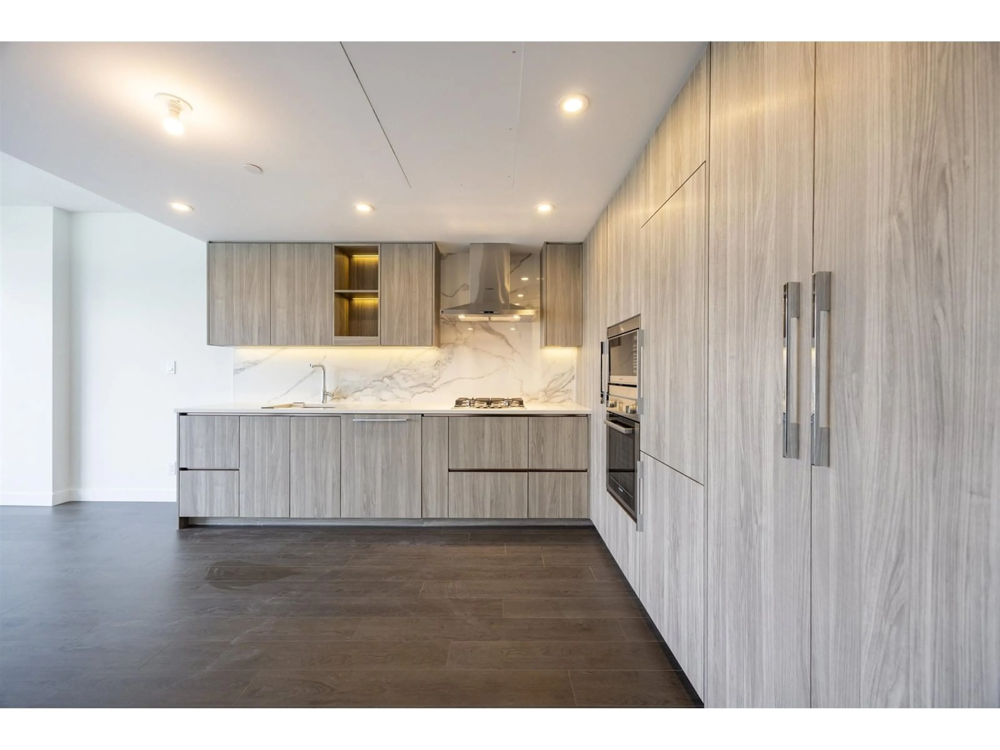 Open concept kitchen, wood/laminate floor for 1411 - 13778 100, Surrey British Columbia V3T0V3