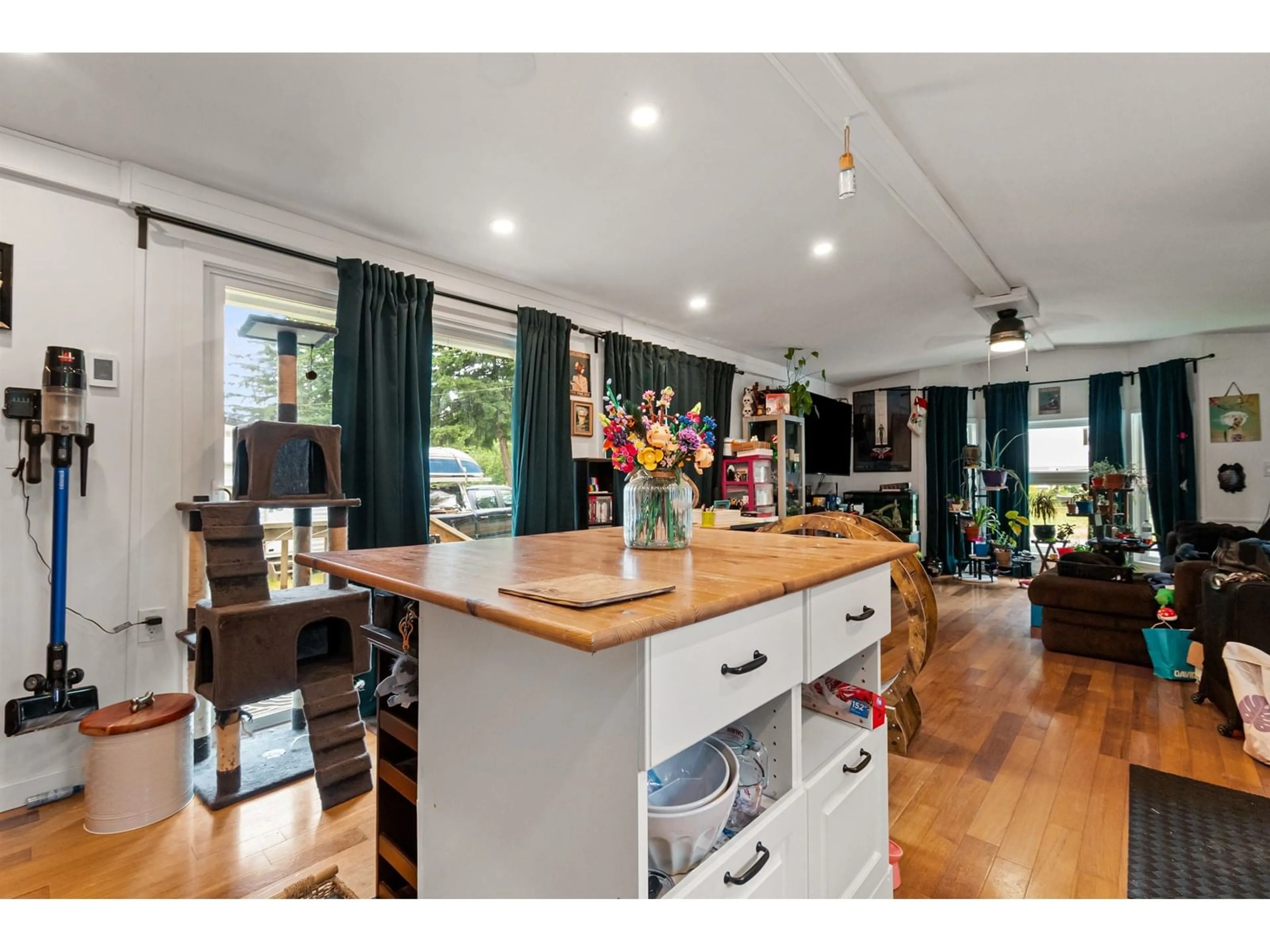 Open concept kitchen, wood/laminate floor for 78 - 43201 LOUGHEED, Mission British Columbia V0M1G0
