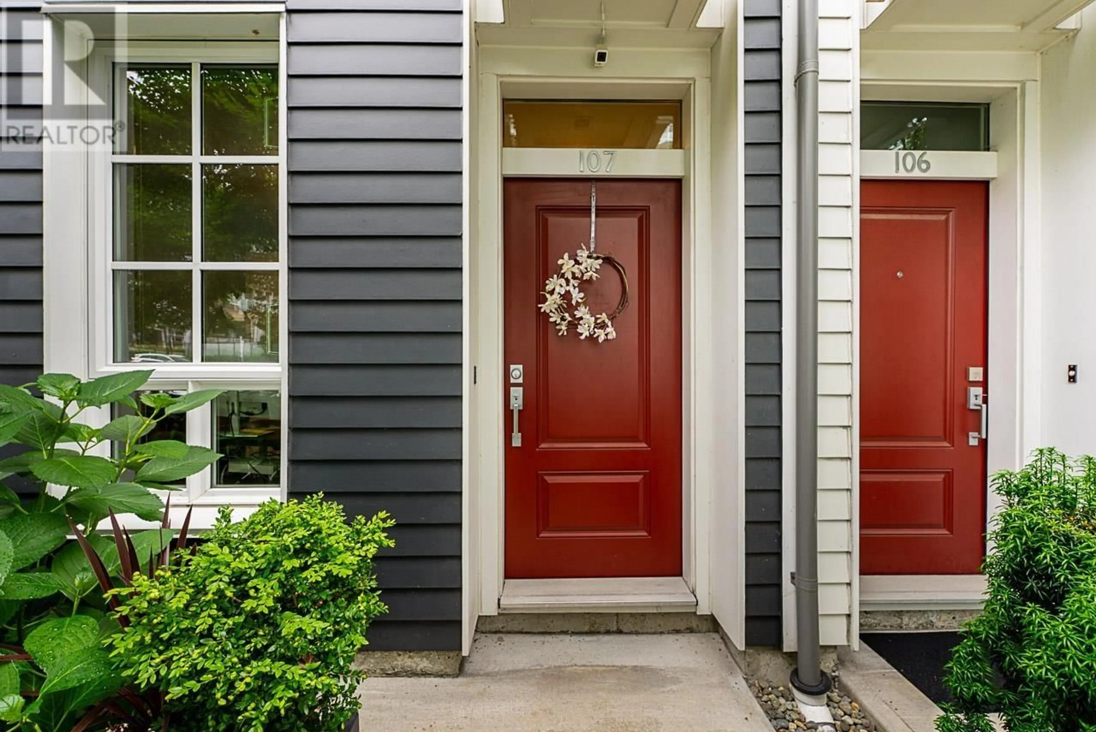 Indoor entryway for 107 - 528 FOSTER AVENUE, Coquitlam British Columbia V3J0E3