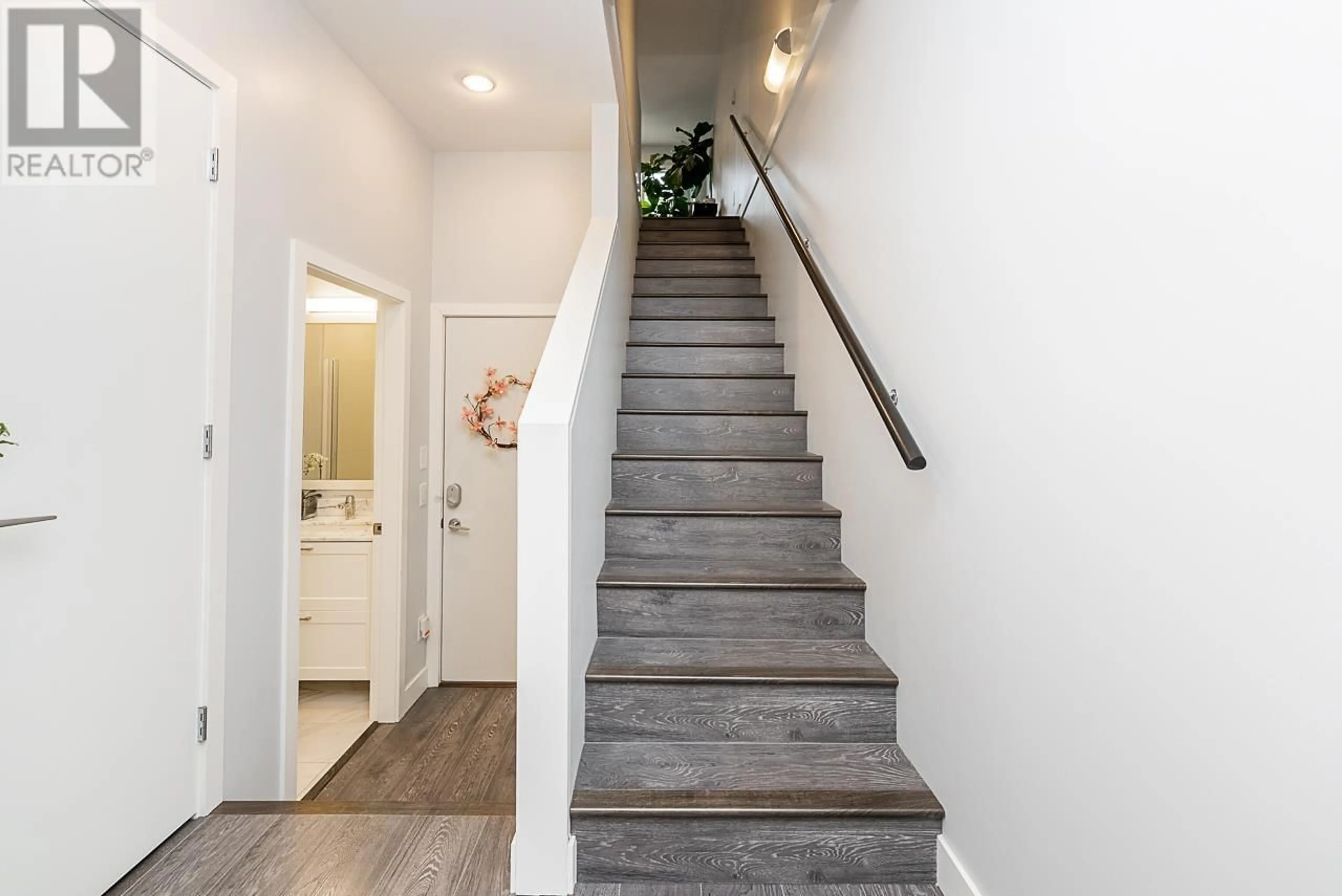 Stairs for 107 - 528 FOSTER AVENUE, Coquitlam British Columbia V3J0E3