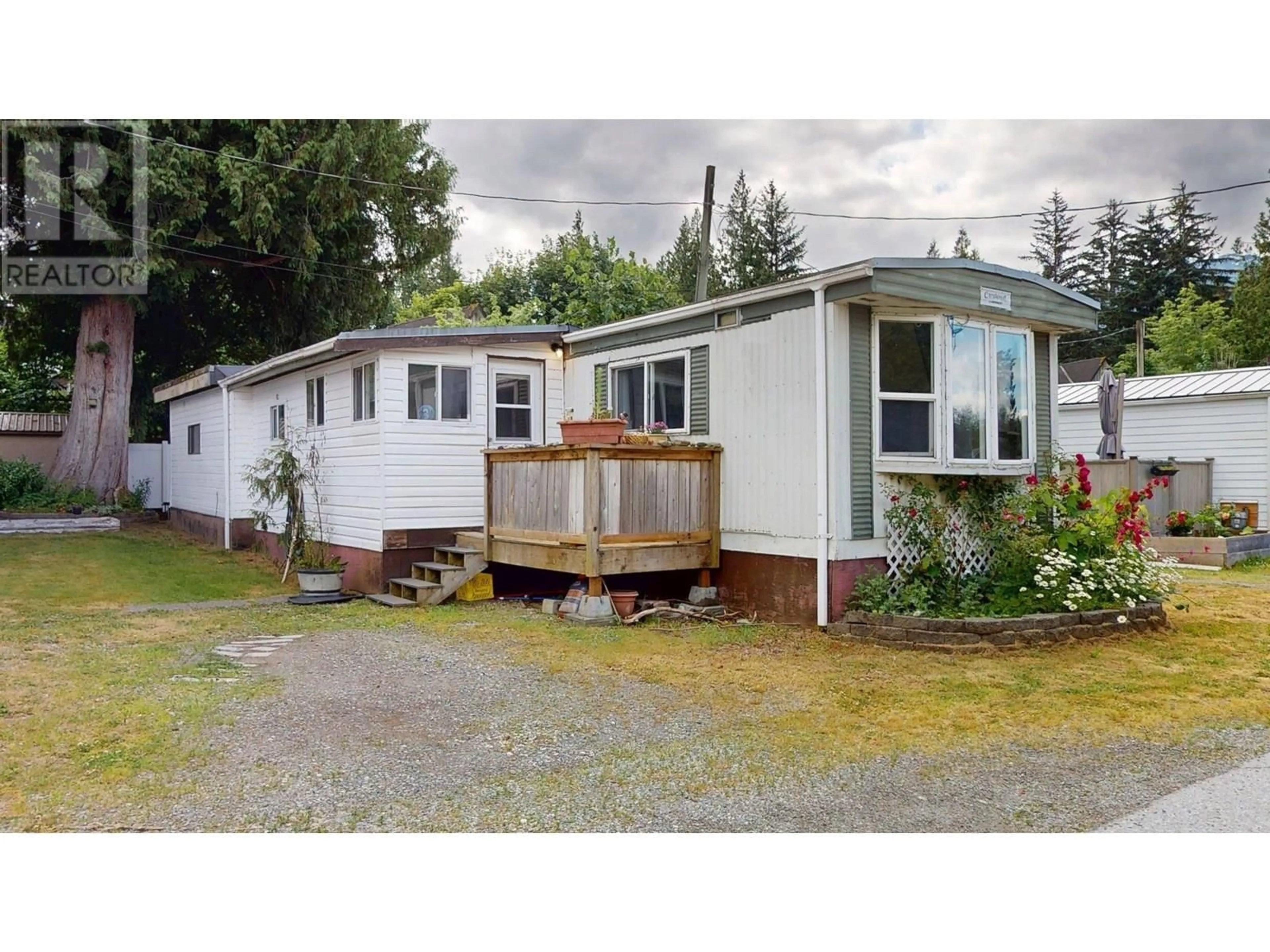 Home with vinyl exterior material, street for 3 - 40022 GOVERNMENT ROAD, Squamish British Columbia V0N3G0