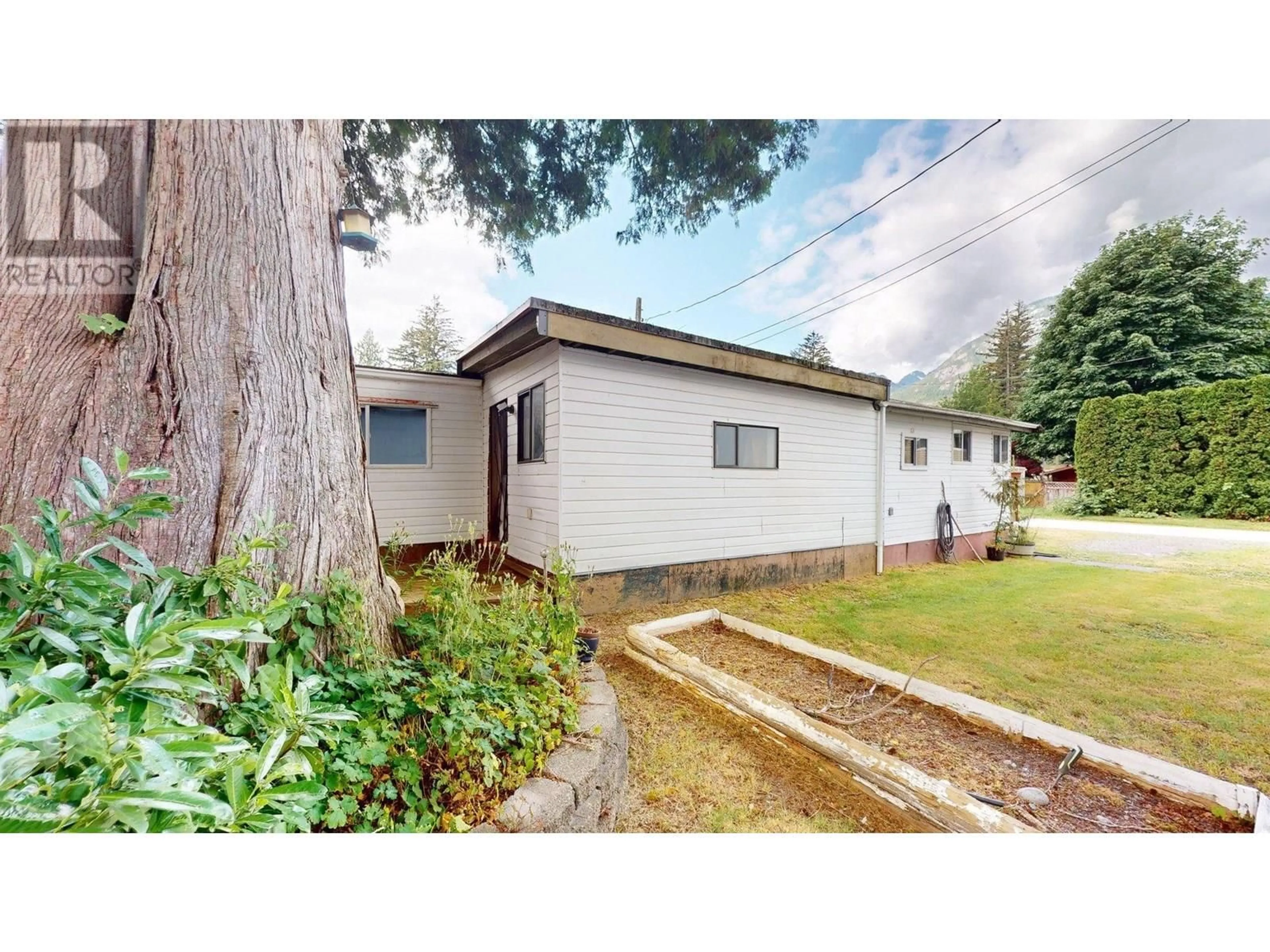Unknown for 3 - 40022 GOVERNMENT ROAD, Squamish British Columbia V0N3G0