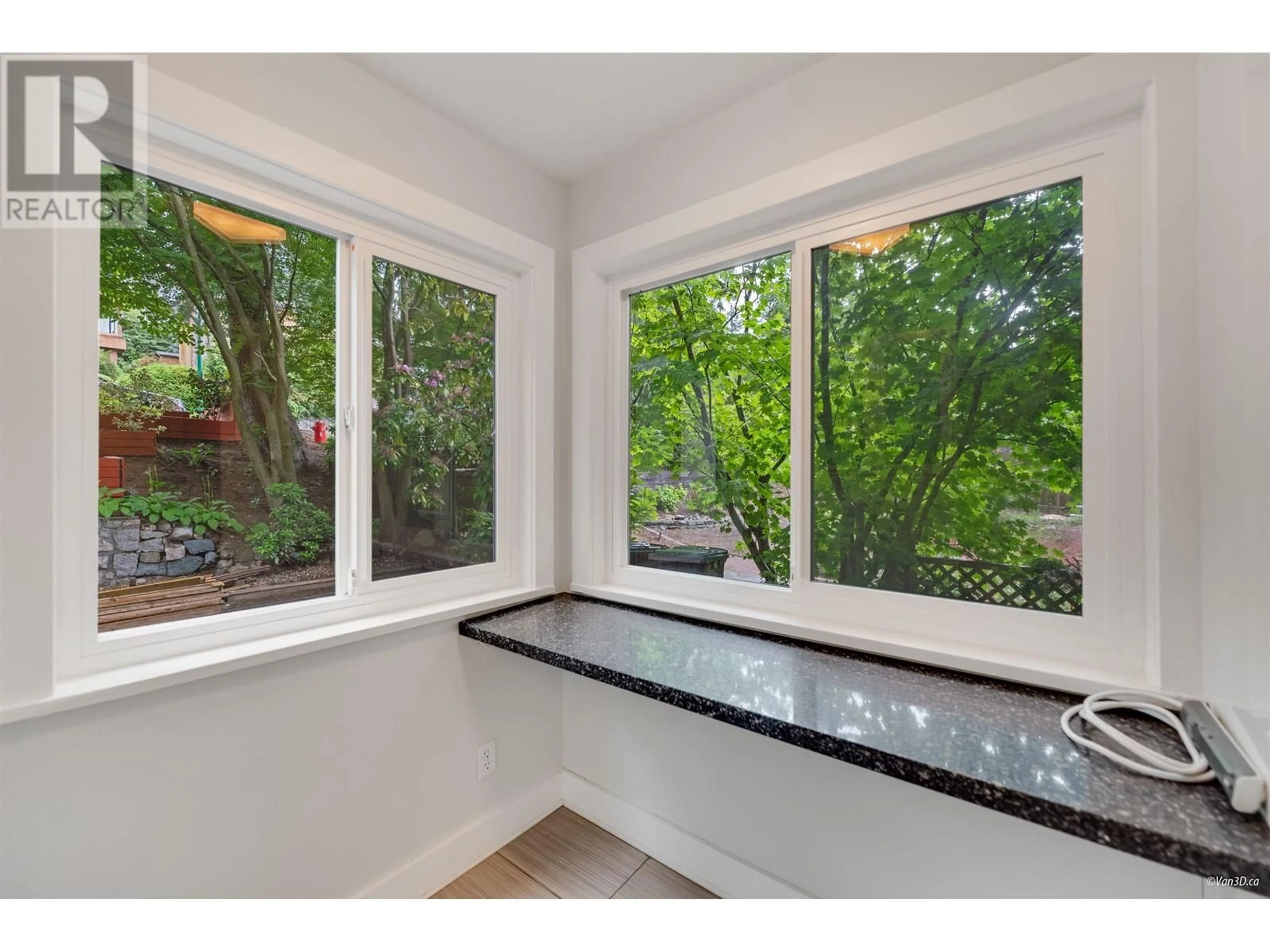 Unknown for 271 MONTROYAL BOULEVARD, North Vancouver British Columbia V7N4E4