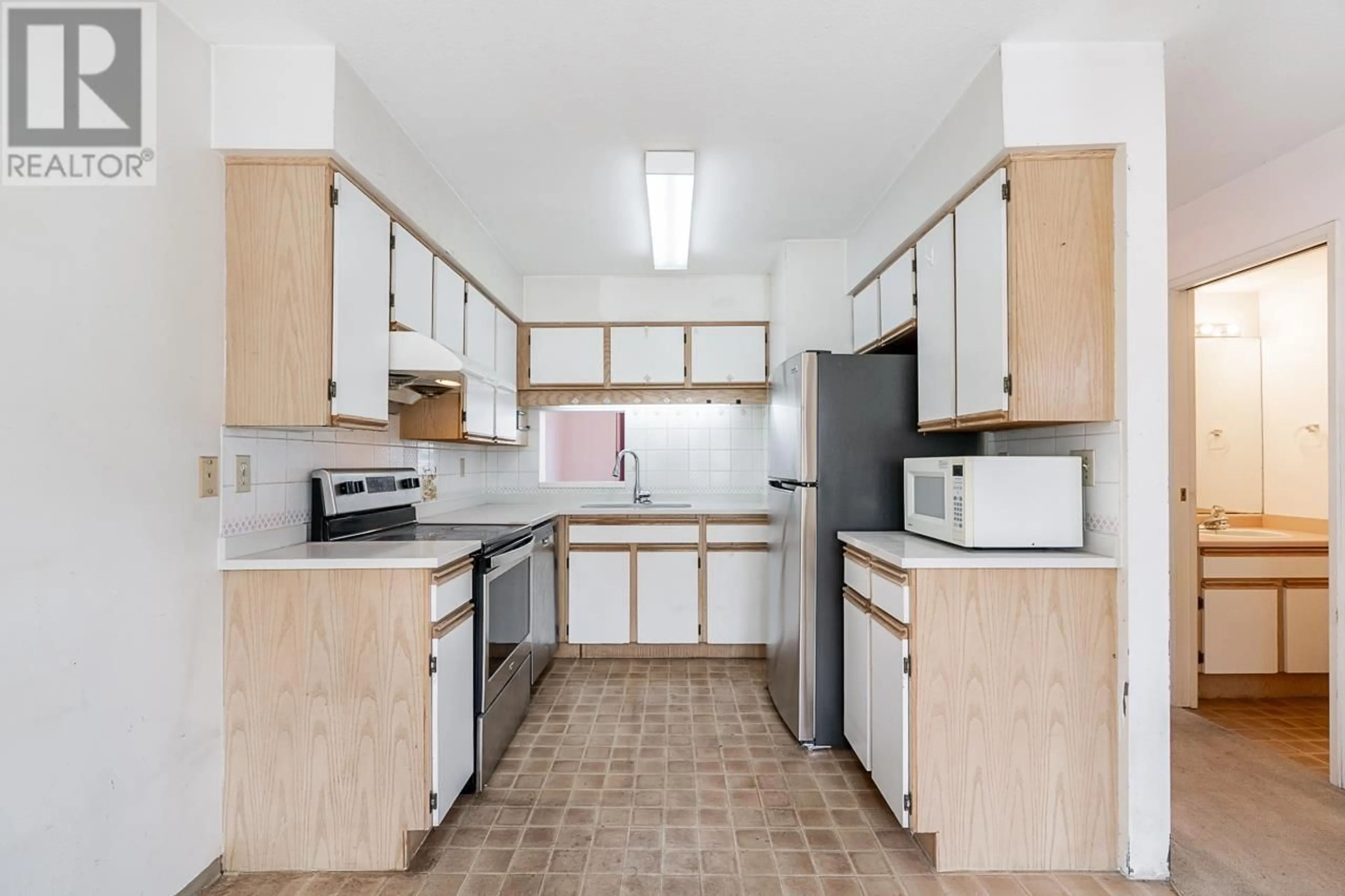 Standard kitchen, unknown for 15 - 10980 NO. 2 ROAD, Richmond British Columbia V7E2E3
