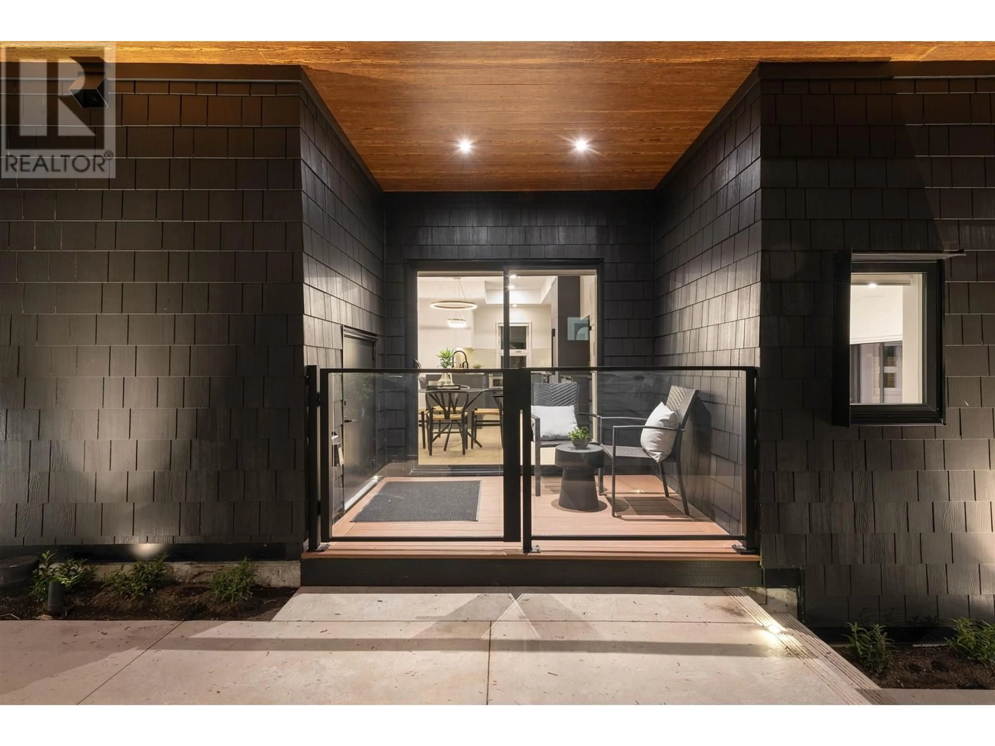 Indoor foyer for 3 - 367 33RD AVENUE, Vancouver British Columbia V5V2Z8