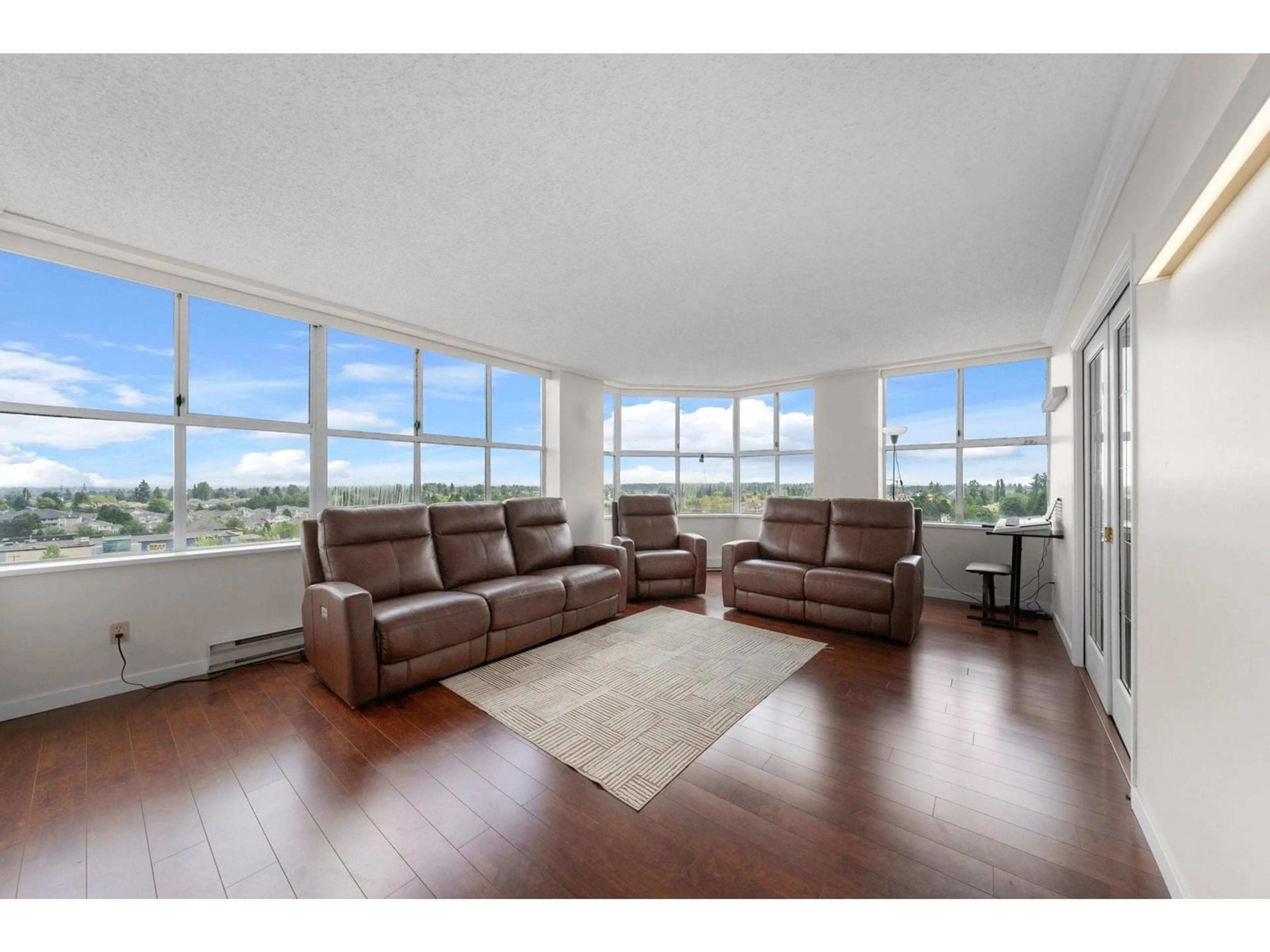 Living room with furniture, unknown for 1002 - 11920 80, Delta British Columbia V4C8E8