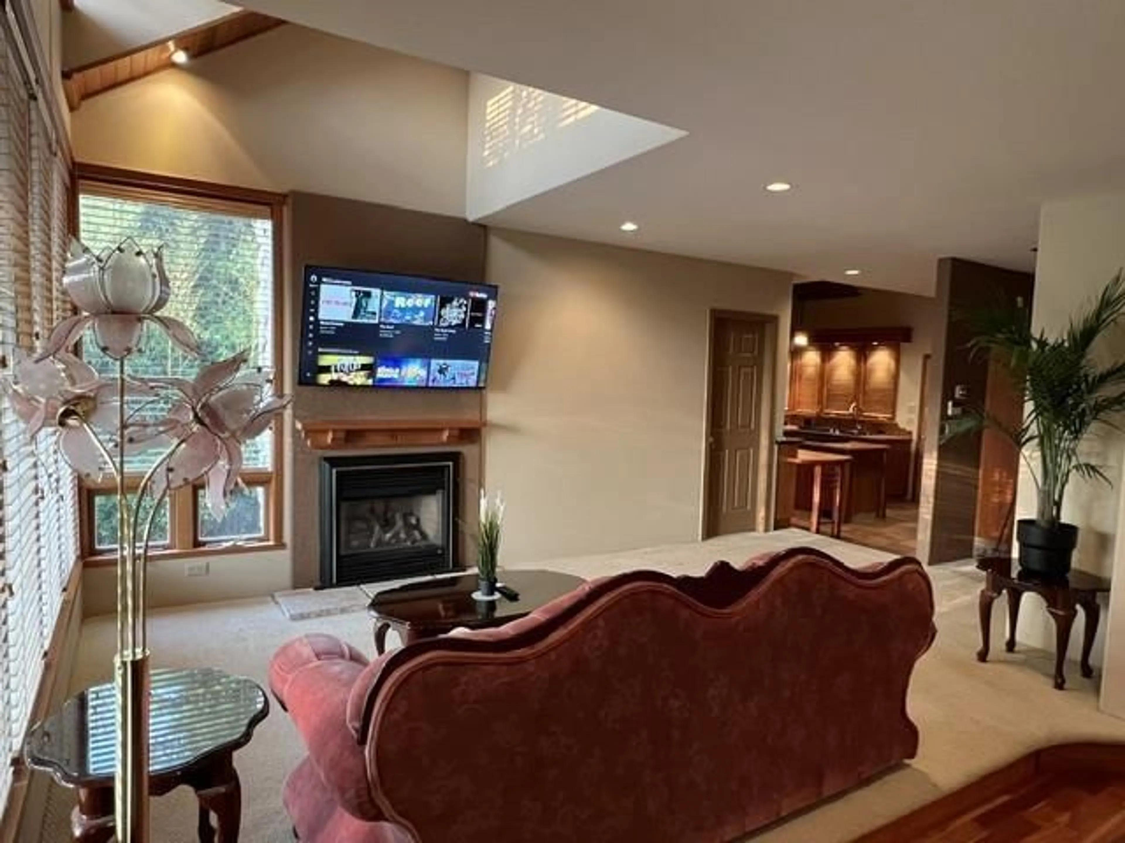 Living room with furniture, unknown for 10500 125A, Surrey British Columbia V3V5A3